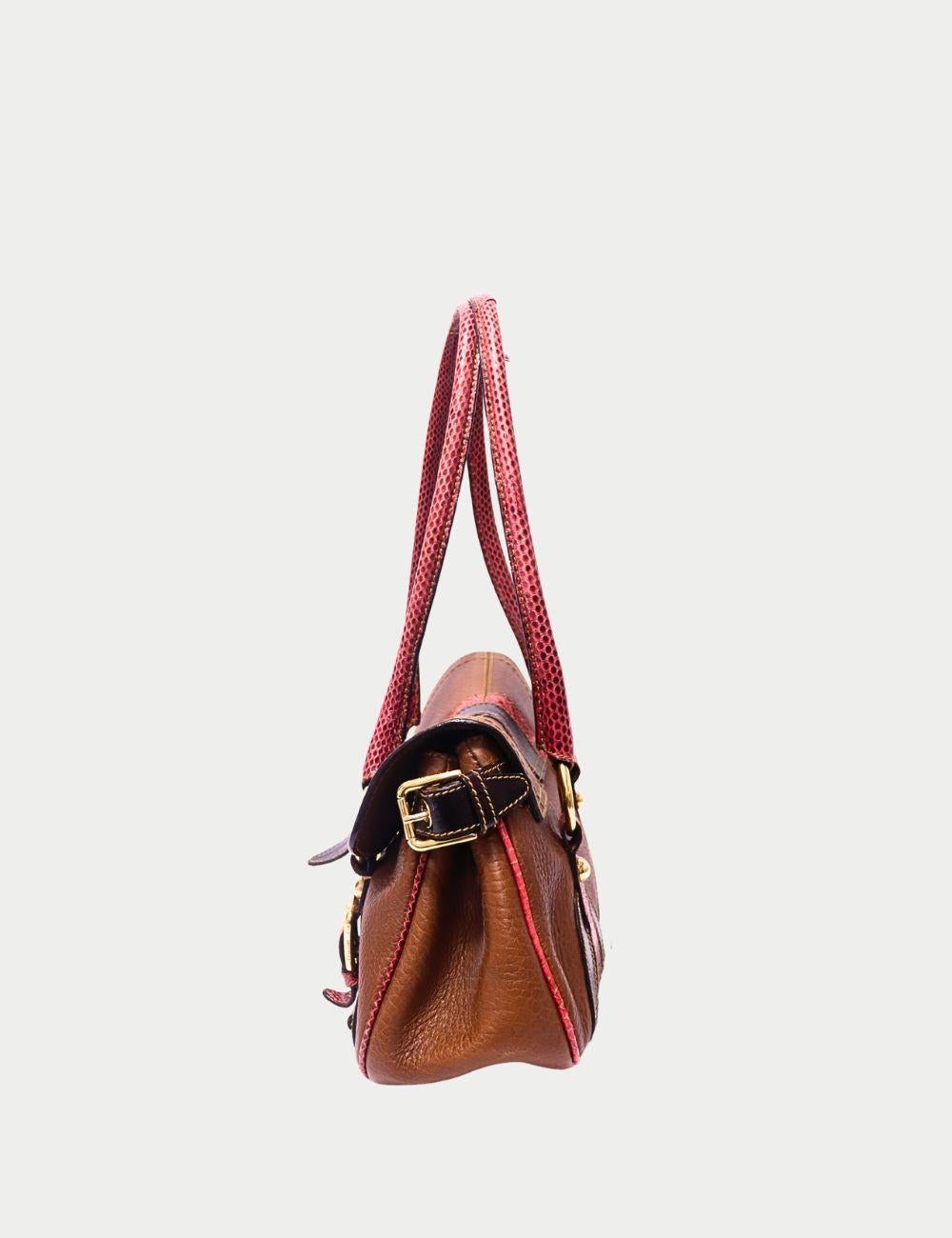 Dolce & Gabbana Shoulder Bag

Elevate your accessories collection with this Dolce & Gabbana brown leather shoulder bag, crafted with the brand’s signature Italian luxury and bold detailing. Designed in rich brown leather, this bag features