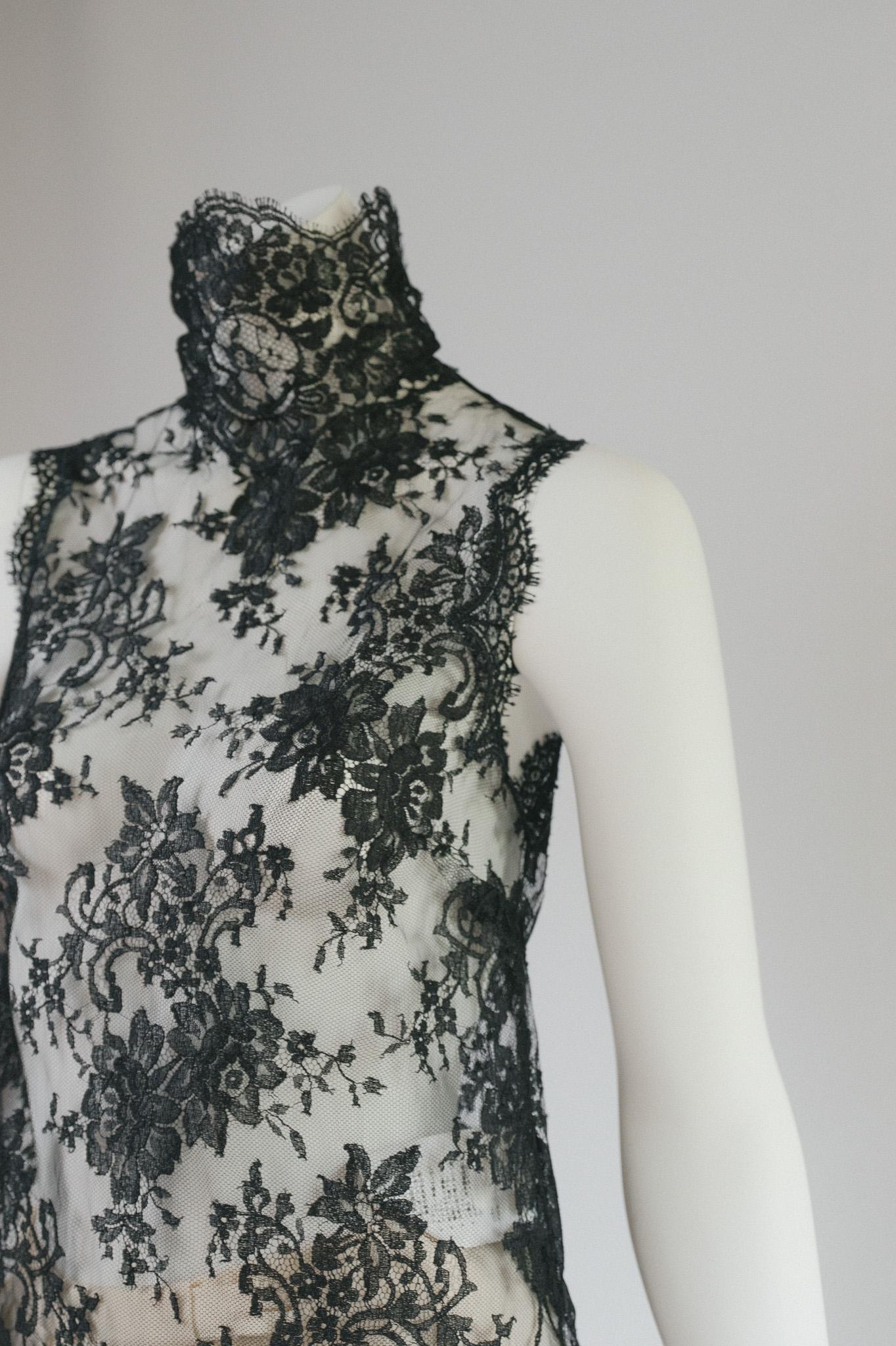 Gray DOLCE & GABBANA FW 2001 lace turtle neck size 42  For Sale