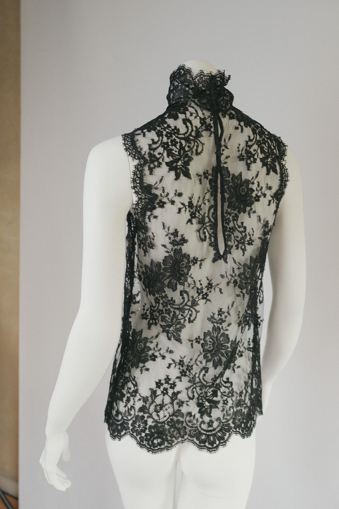 DOLCE & GABBANA FW 2001 lace turtle neck size 42  In Good Condition For Sale In Berlin, DE