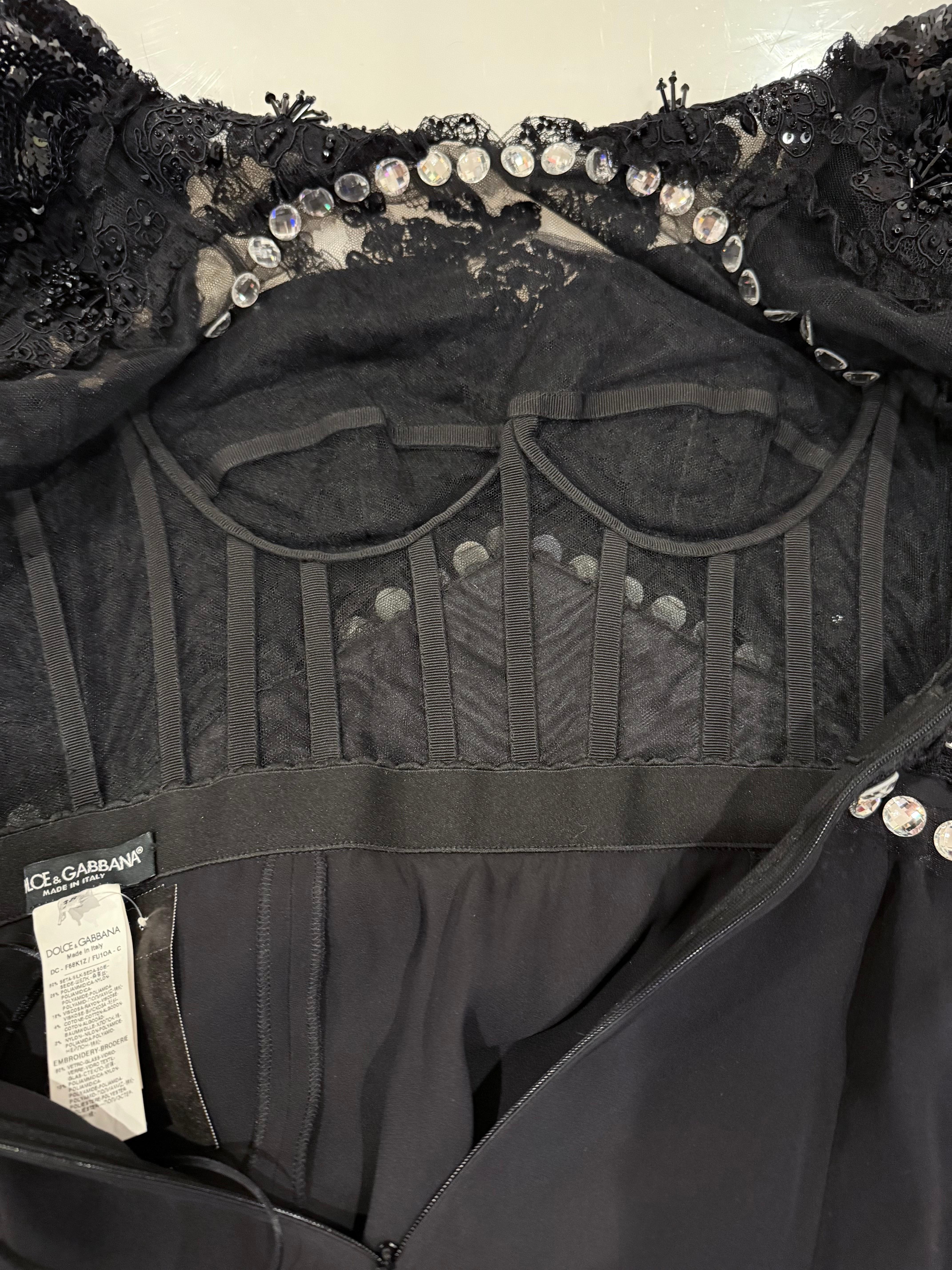 Dolce & Gabbana FW 2010 Pasarela Vestido de noche negro con adornos de cristal IT 38 en venta 1