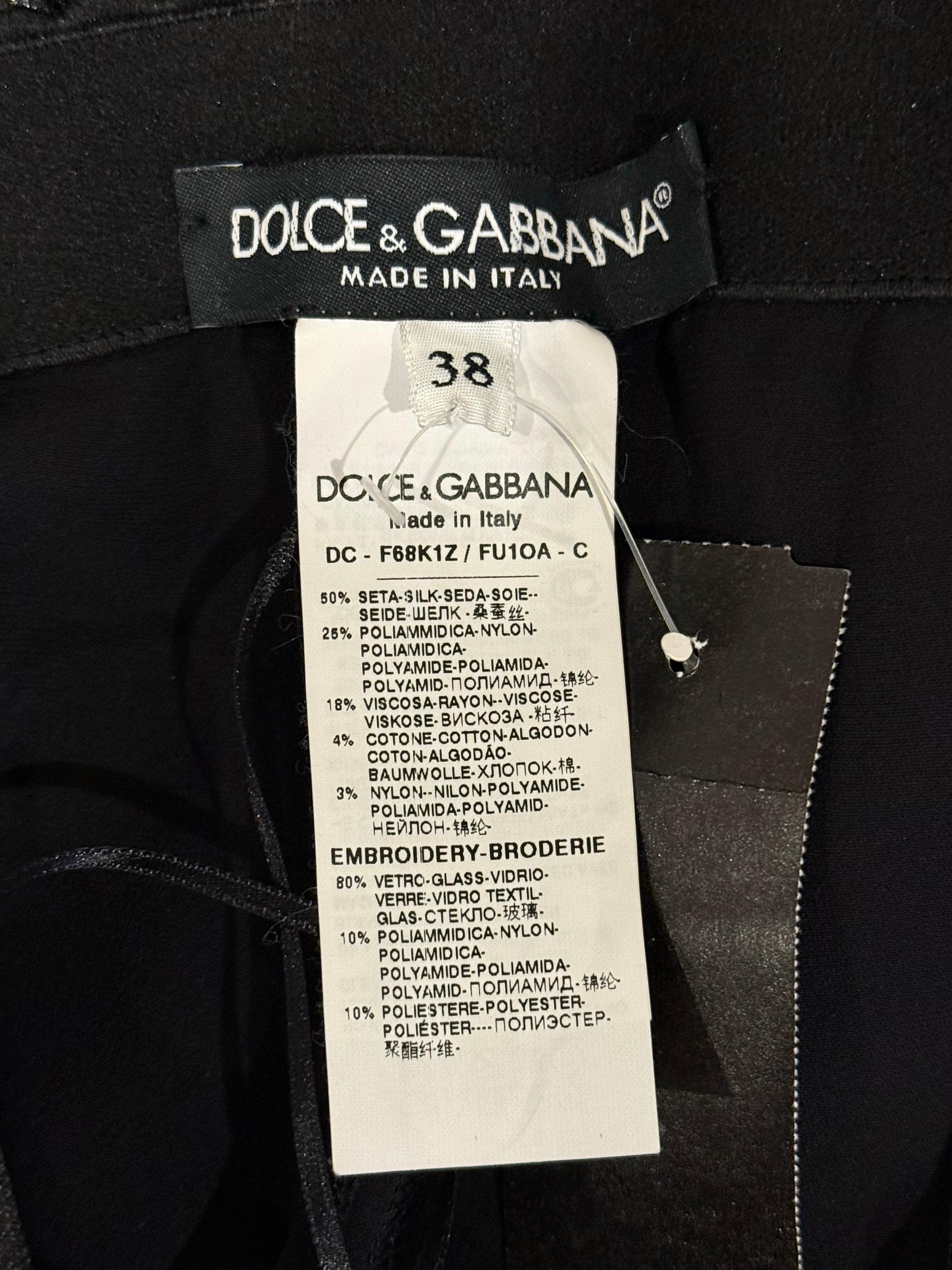 Dolce & Gabbana FW 2010 Pasarela Vestido de noche negro con adornos de cristal IT 38 en venta 2
