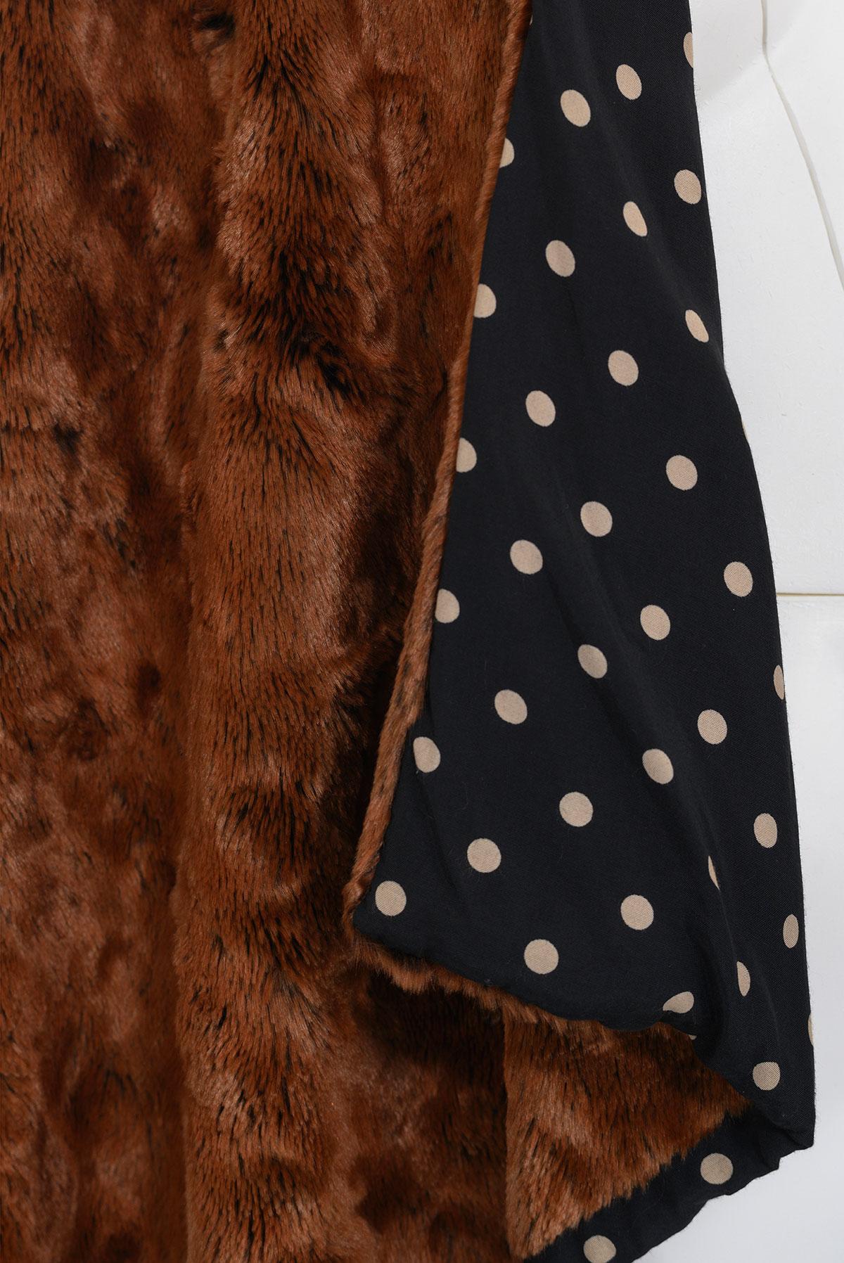 DOLCE & GABBANA FW 90 Sehr seltener und ikonischer Kunstpelzmantel im Angebot 2