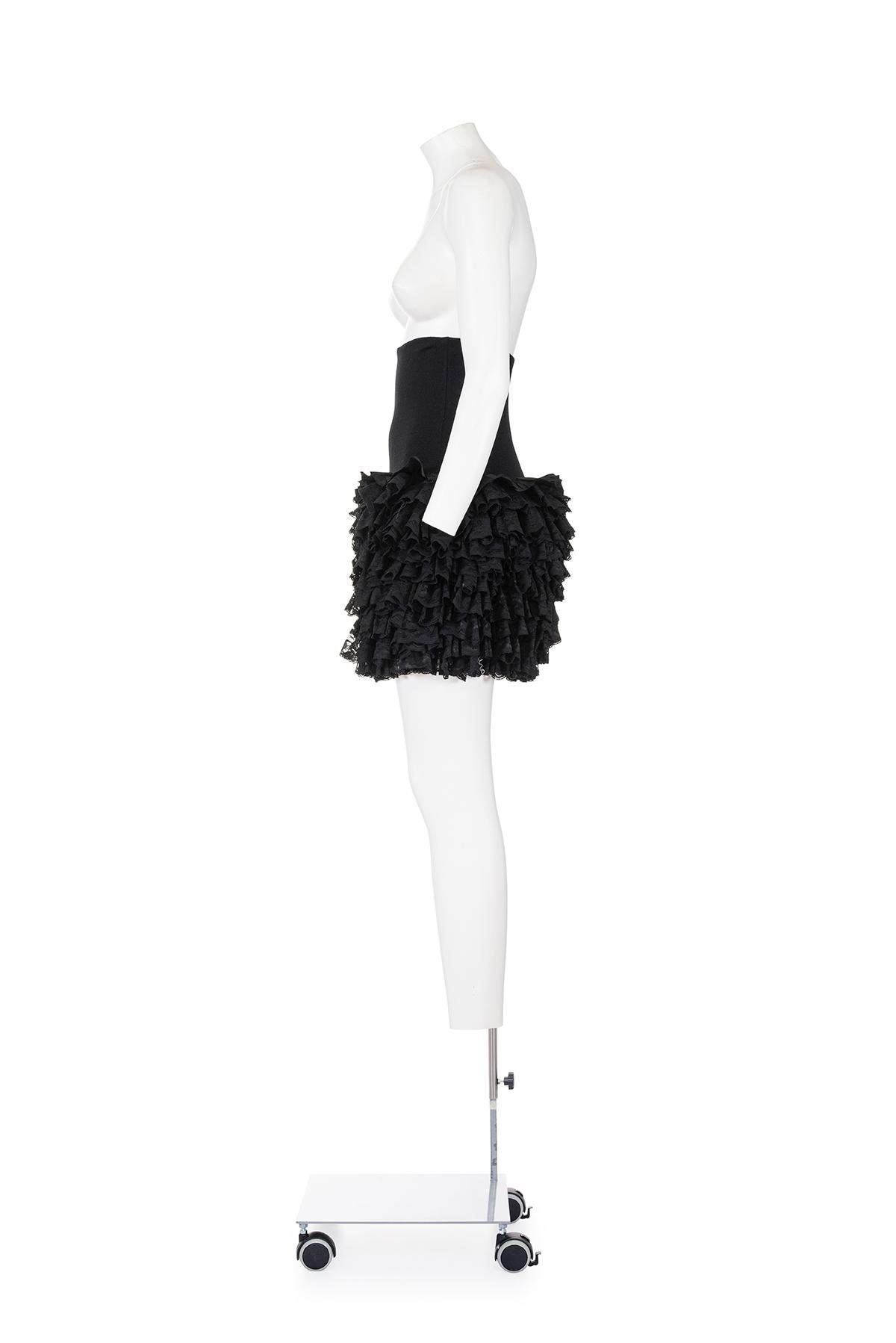 Fall Winter 1991 iconic and rare lace multi ruffled miniskirt by Dolce & Gabbana.
Knitted high waist.
The composition is 72% wool and 18% polyamide.