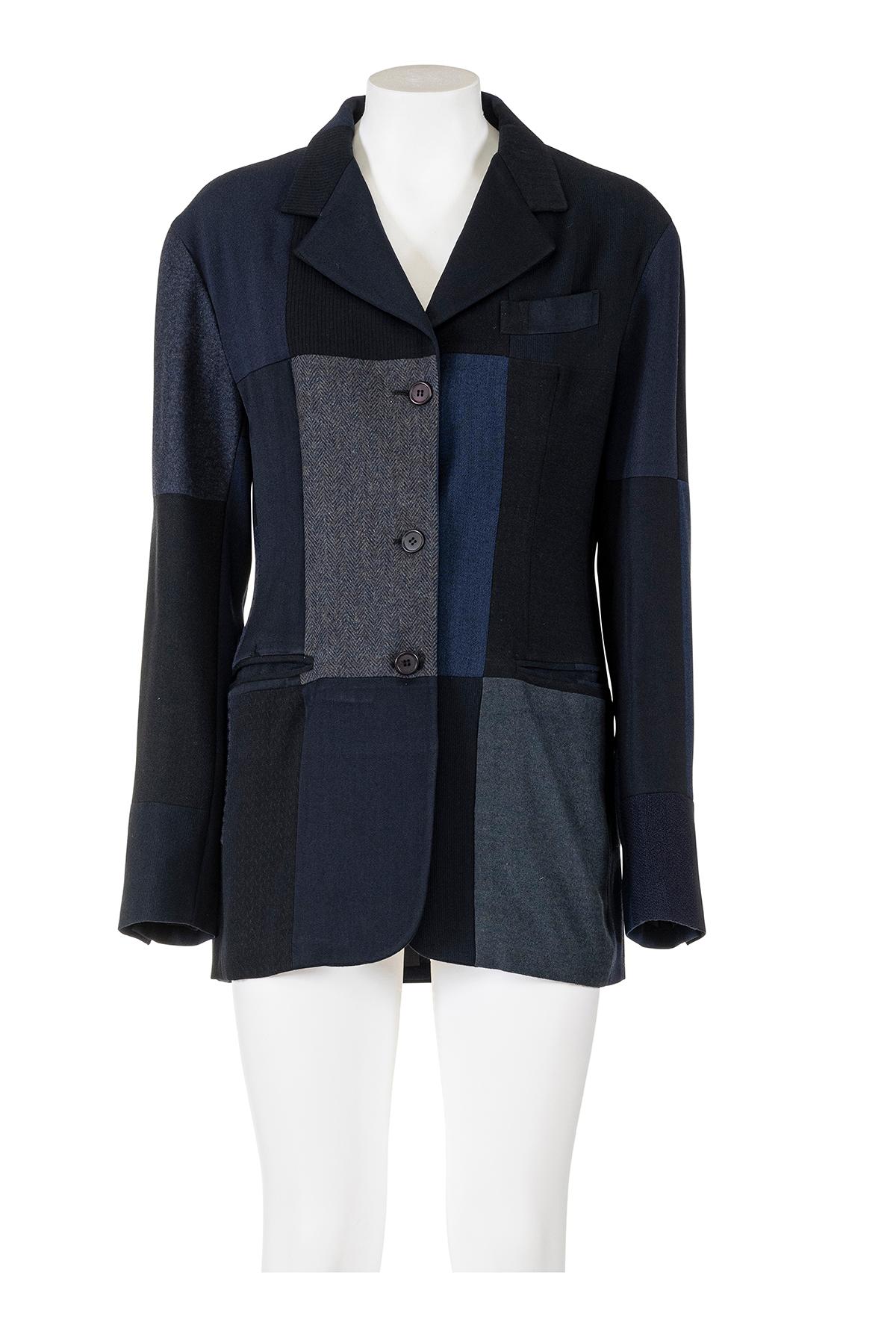 Fall Winter 1992 iconic patchwork blazer by Dolce & Gabbana.
Button closure.
Front pockets.
The composition is 100% wool.