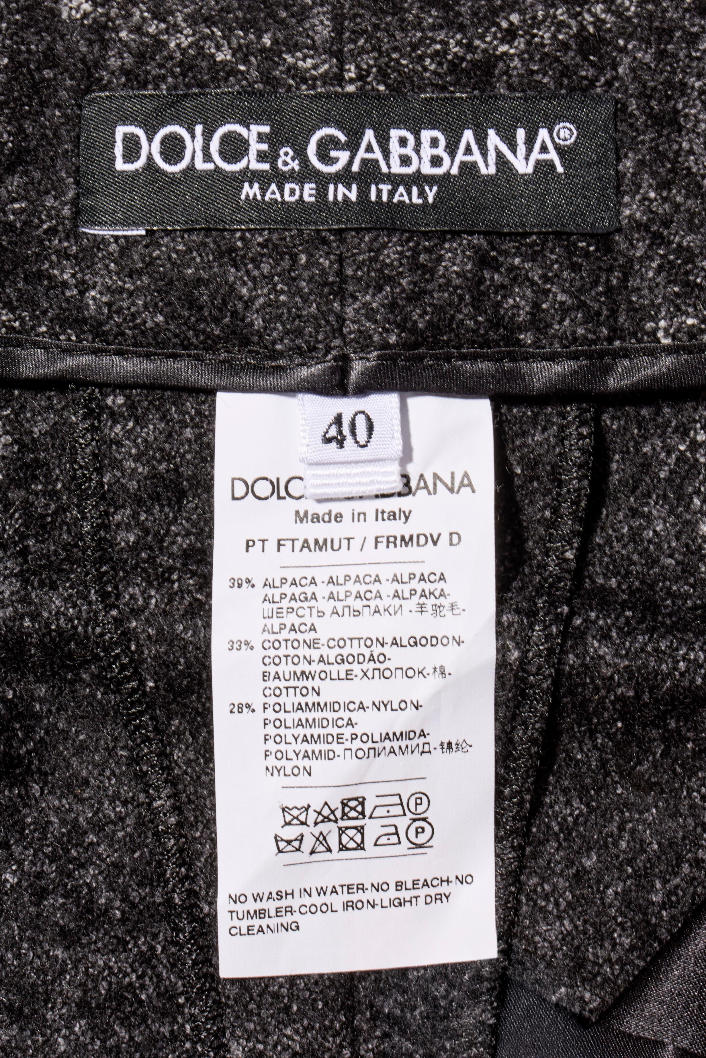Dolce & Gabbana FW16 Anthrazitfarbener Nadelstreifen-Hosenanzug mit Gürtel aus Alpaka-Mischung, IT 40 im Angebot 7
