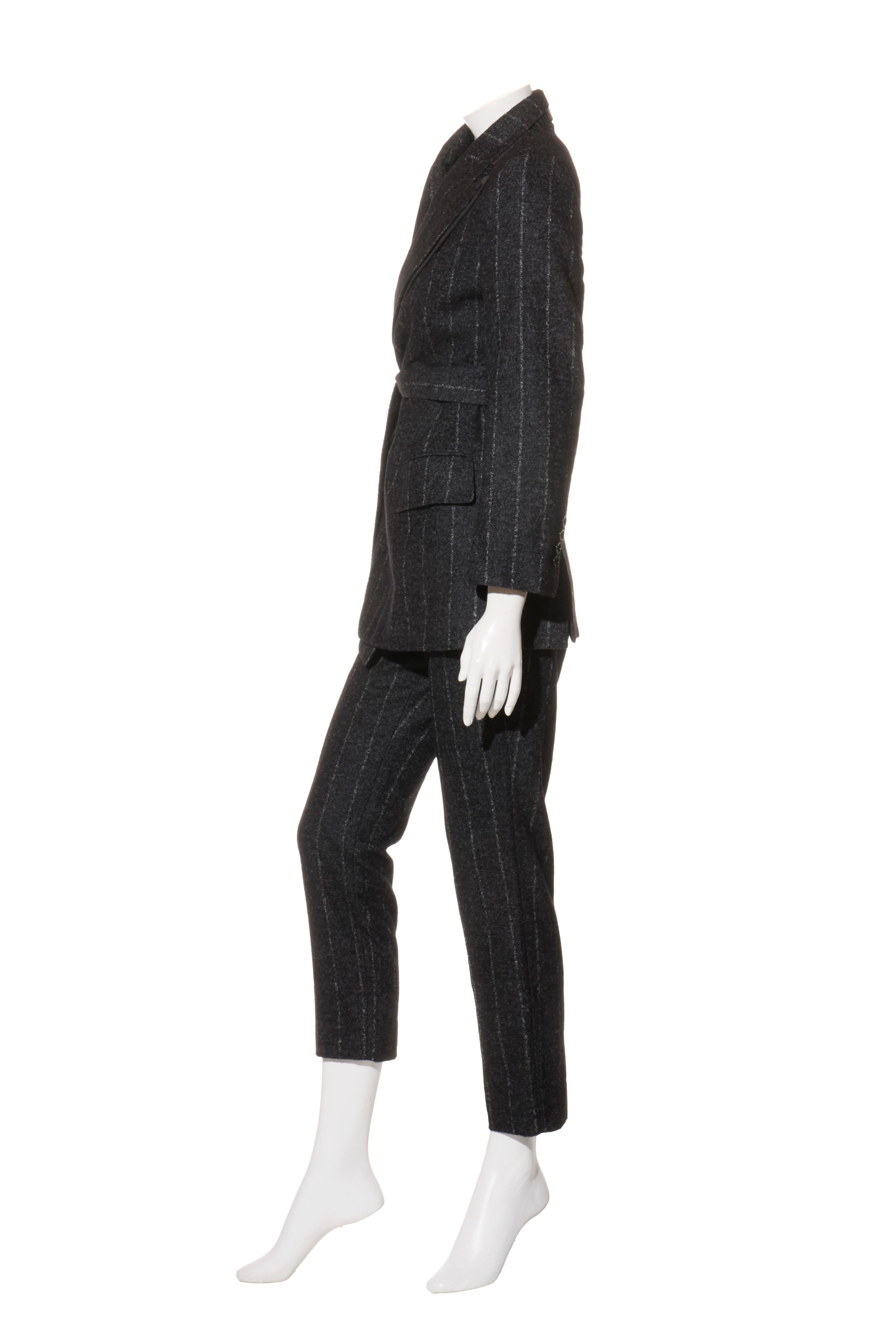 Dolce & Gabbana FW16 Anthrazitfarbener Nadelstreifen-Hosenanzug mit Gürtel aus Alpaka-Mischung, IT 40 (Schwarz) im Angebot