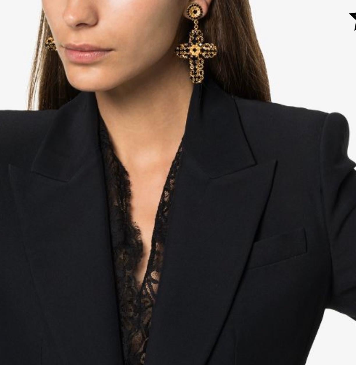 Stunning Brand New With Tags, 100% Genuine Dolce & Gabbana Gold Crystal Clip On Earrings. 
 
 
 
 
 Model: Clip on 
 Pattern: Cross, watermark 
 Material: 20% Glass, 80% Brass 
 
 Color: Gold with black crystals 
 
 Logo details 
 Made in Italy 
 
