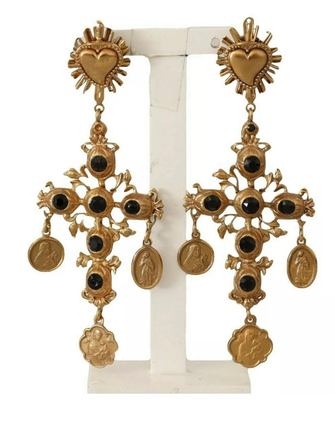 DOLCE & GABBANA

Gorgeous brand new with tags, 100% Authentic Dolce & Gabbana earrings.

Model: Clip-on, dangling
Motive: Cross
Material: 100% Brass
Color: Gold with black crystals
Logo details
Made in Italy

Length: 9.5cm

Dolce & Gabbana Box,