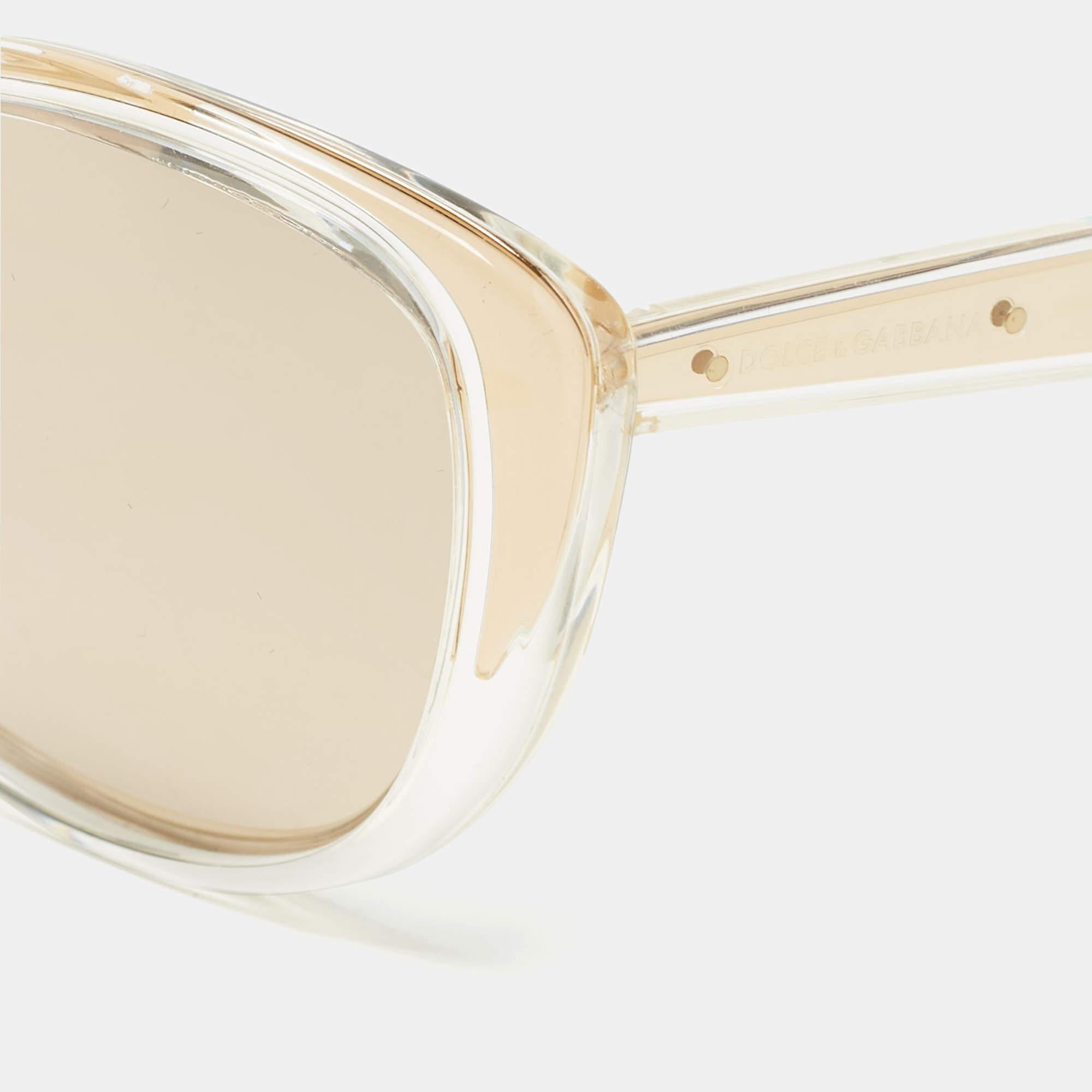 Embrace sunny days in full style with the help of this pair of Dolce and Gabbana sunglasses. Created with expertise the luxe sunglasses feature a well designed frame and high grade lenses that are equipped to protect your eyes