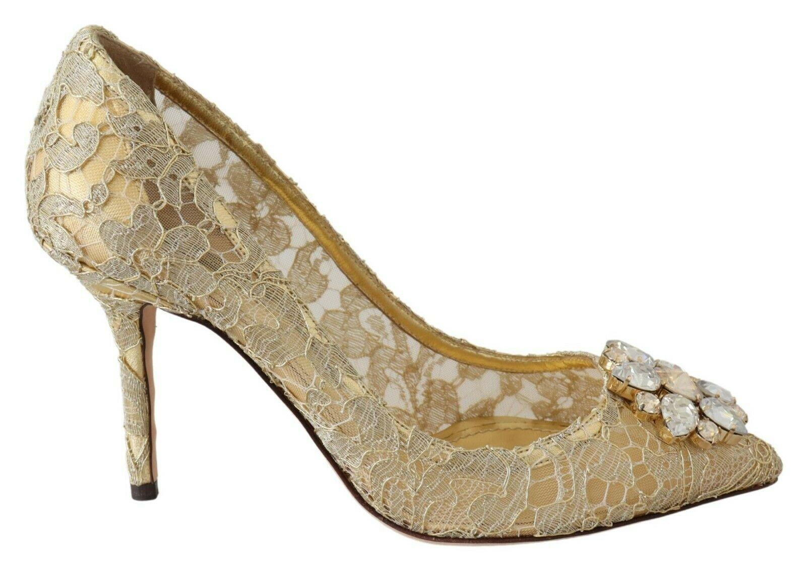 DOLCE & GABBANA

Wunderschöne Marke neu mit Tags, 100% Authentic Dolce & Gabbana PUMP Spitzenschuhe mit Juwel Detail auf der Oberseite.


Modell: Pumpen


Farbe: Gold 
Material: 52% PA, 10% PL, 38% Leder

Sohle: Leder

Details zum Logo

Sehr hohe