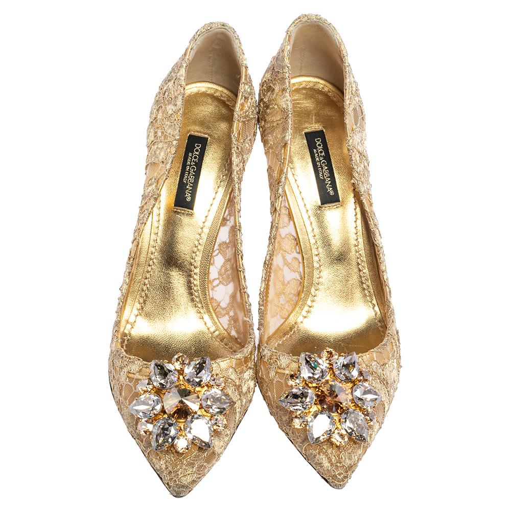 Dolce & Gabbana Gold Lace Bellucci Crystal Embellished Pumps Size 37.5 In Good Condition In Dubai, Al Qouz 2