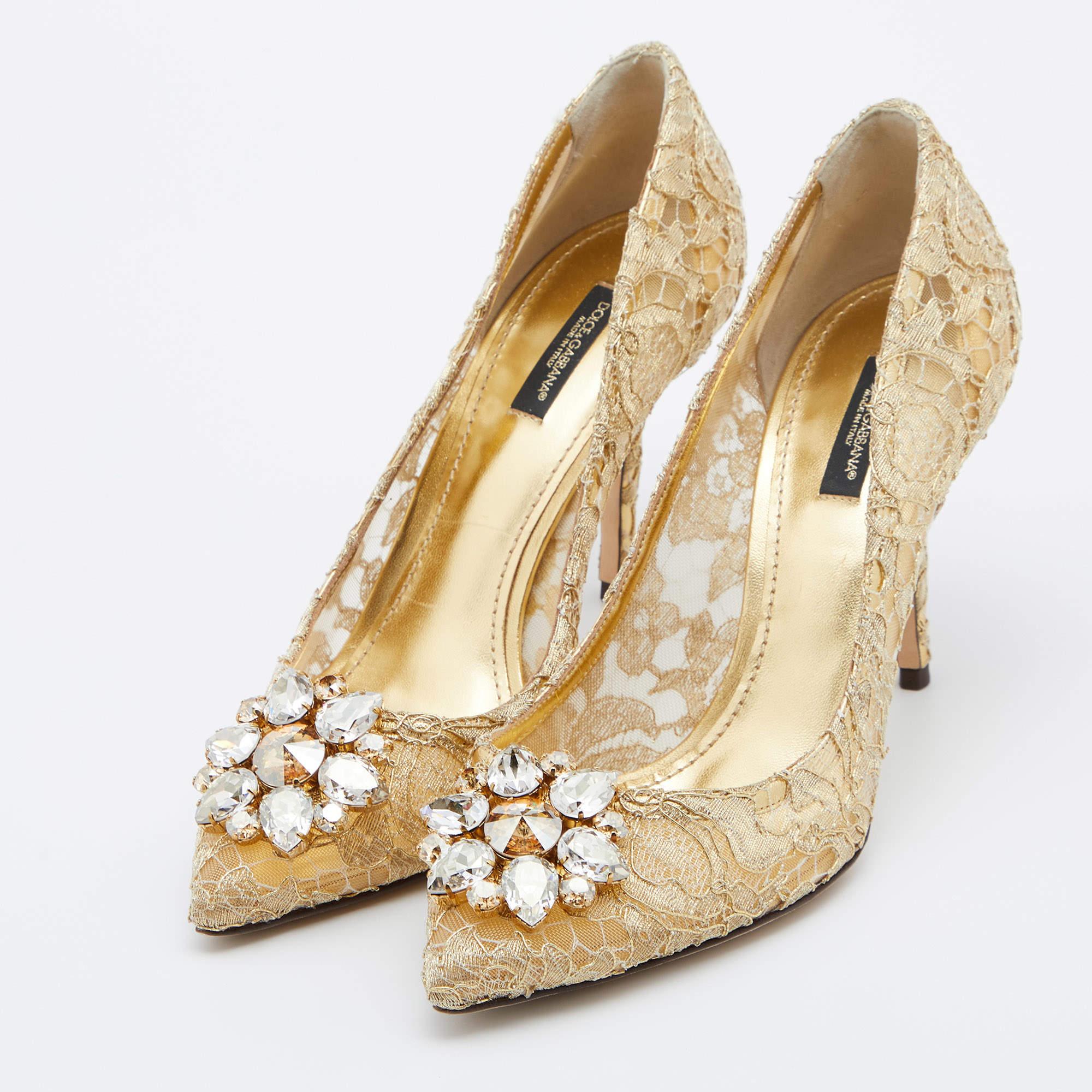 Dolce & Gabbana Gold Lace Crystal Embellished Bellucci Pointed Toe Pumps Size 40 In Good Condition In Dubai, Al Qouz 2