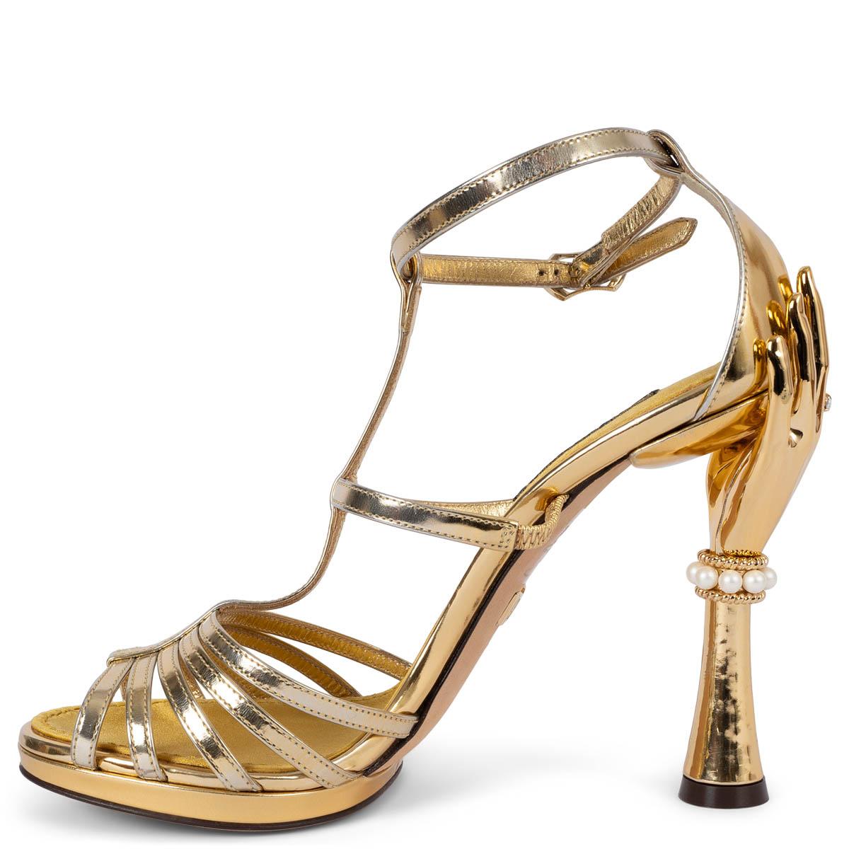 DOLCE & GABBANA gold leather 2018 HAND HEEL Sandals Shoes 36 In Excellent Condition For Sale In Zürich, CH