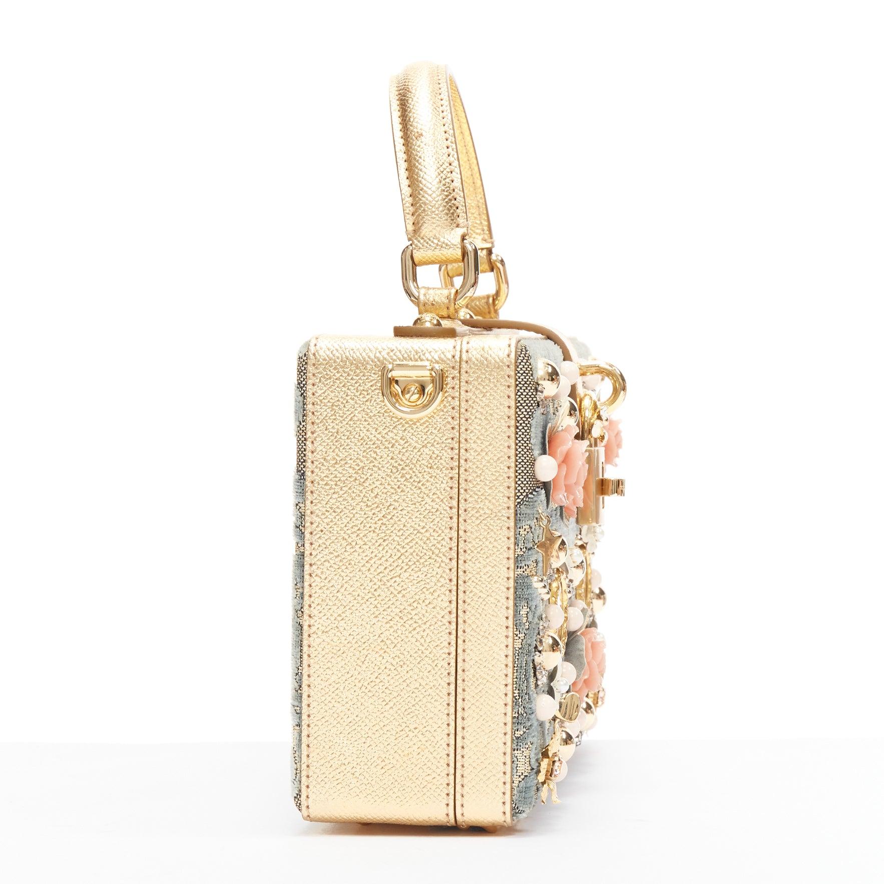 DOLCE GABBANA Umhängetasche aus goldfarbenem Leder mit 3D-Barocco und rosa Blumen aus Samt Damen im Angebot