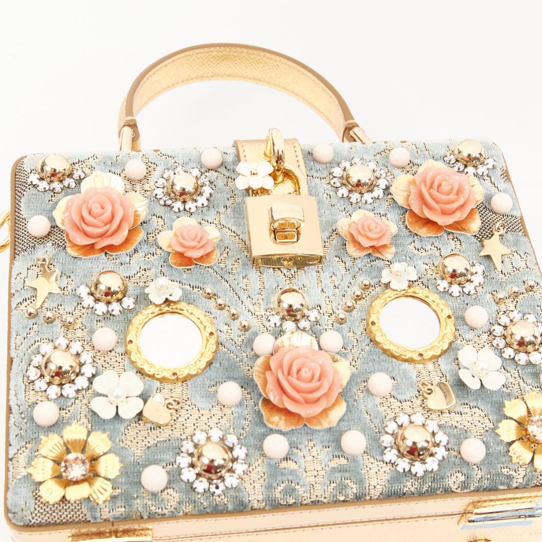 DOLCE GABBANA Umhängetasche aus goldfarbenem Leder mit 3D-Barocco und rosa Blumen aus Samt im Angebot 3