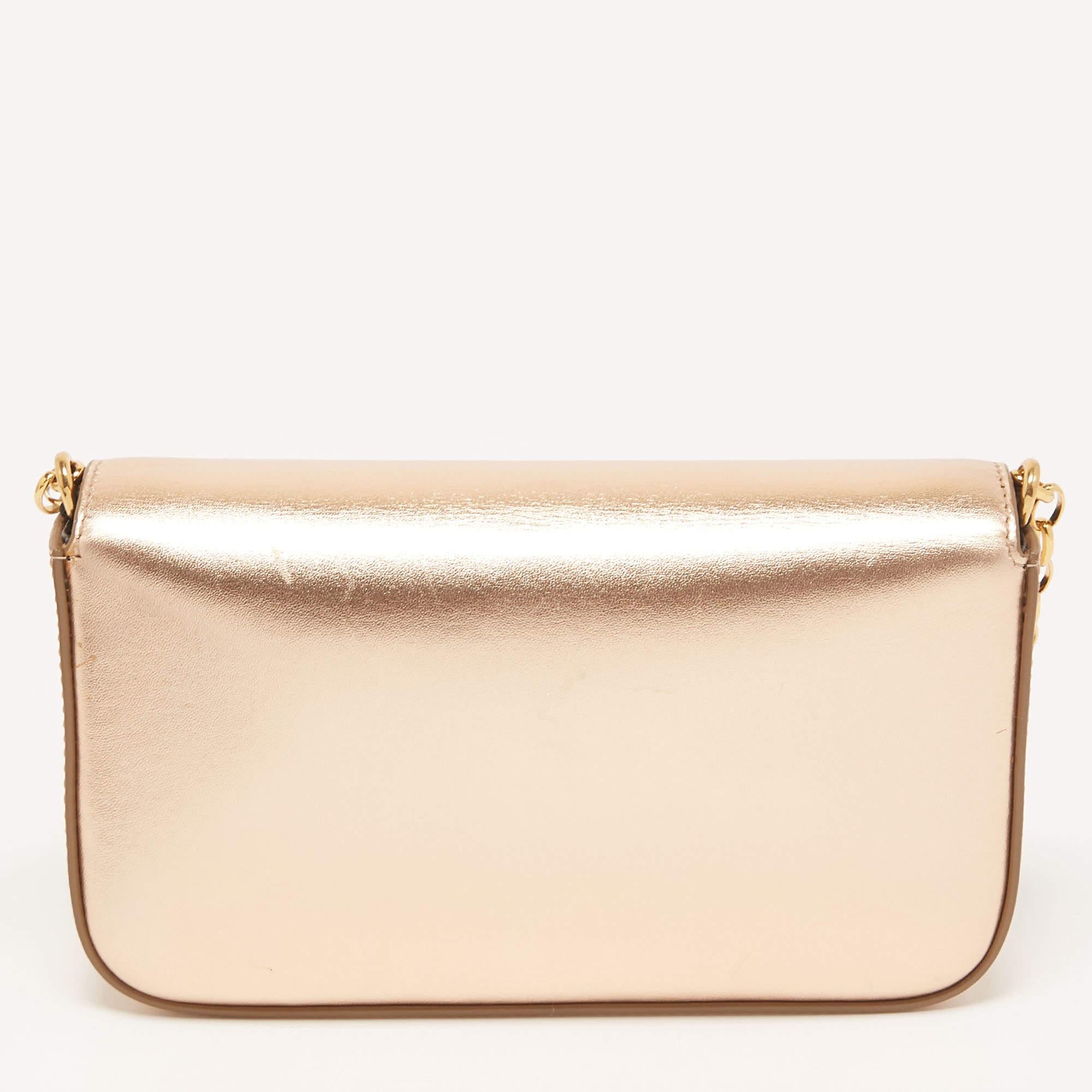 This DG Girls shoulder bag from Dolce & Gabbana is here to end all your fashion woes, as it is striking in appeal and utterly high on style. It has been crafted from gold leather and designed with a flap that has 'D' and 'G' initials. The insides