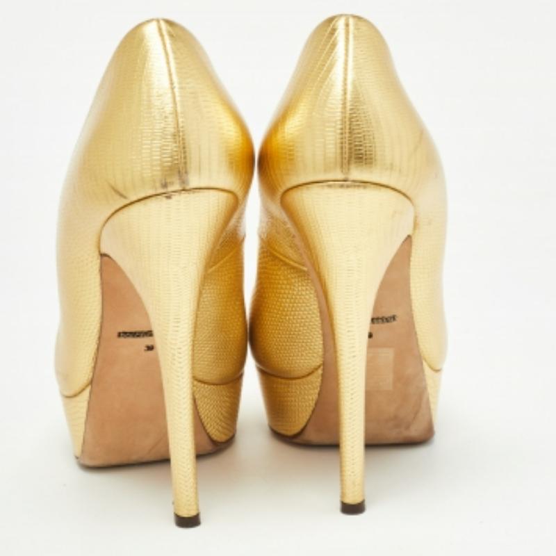 Dolce & Gabbana - Escarpins à plateforme en cuir gaufré lézard doré - Taille 39 Bon état - En vente à Dubai, Al Qouz 2