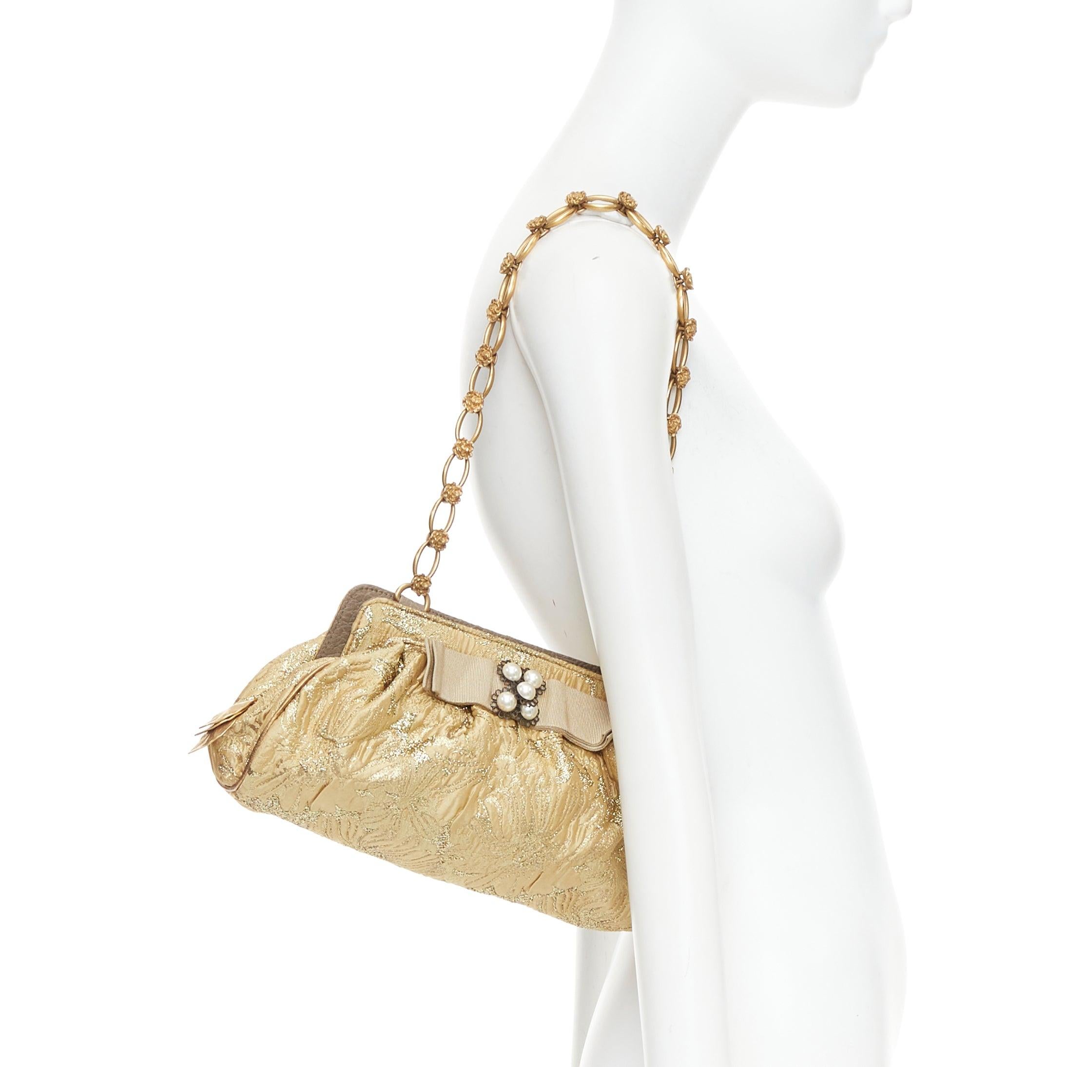 DOLCE GABBANA gold metallic floral jacquard rosette chain shoulder bag
Reference: TGAS/E00870
Brand: Dolce Gabbana
Designer: Domenico Dolce and Stefano Gabbana
Material: Fabric
Color: Gold
Pattern: Floral
Closure: Zip
Lining: Green Fabric
Made in:
