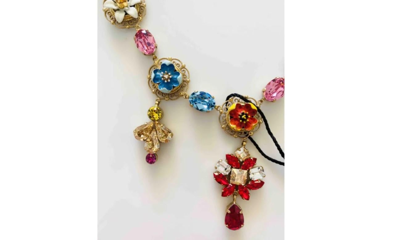 Dolce & Gabbana Multicolour crystals necklace

Length max 53cm adjustable

Brass/crystals/ decorative materials

Brand new with tags and the original velvet box! 

Please check my other DG beachwear & clothing & Sicily bags! 