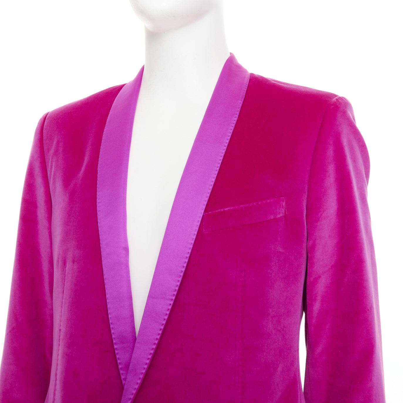 DOLCE GABBANA Gold rosa Samt Baumwolle Seide Mischung Smoking Blazer IT52 XL
Referenz: TGAS/F00062
Marke: Dolce Gabbana
Designer: Domenico Dolce und Stefano Gabbana
Collection'S: Gold
MATERIAL: Baumwolle, Gemisch
Farbe: Rosa
Muster: