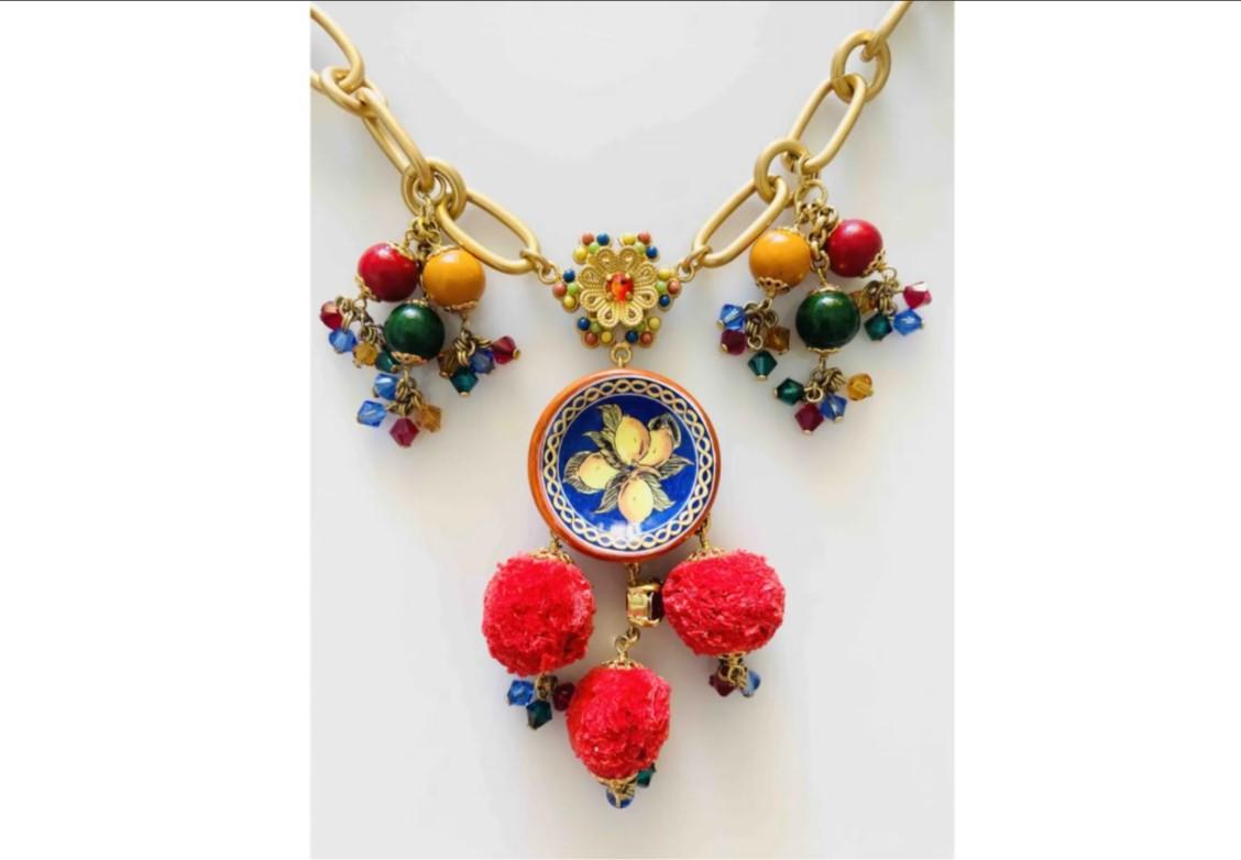 Dolce & Gabbana Iconic Lemons Caretto Pom Pom necklace

Length max 53cm adjustable

Brass/crystals/ decorative materials

Brand new with tags and the original velvet box! 

Please check my other DG beachwear & clothing & Sicily bags!