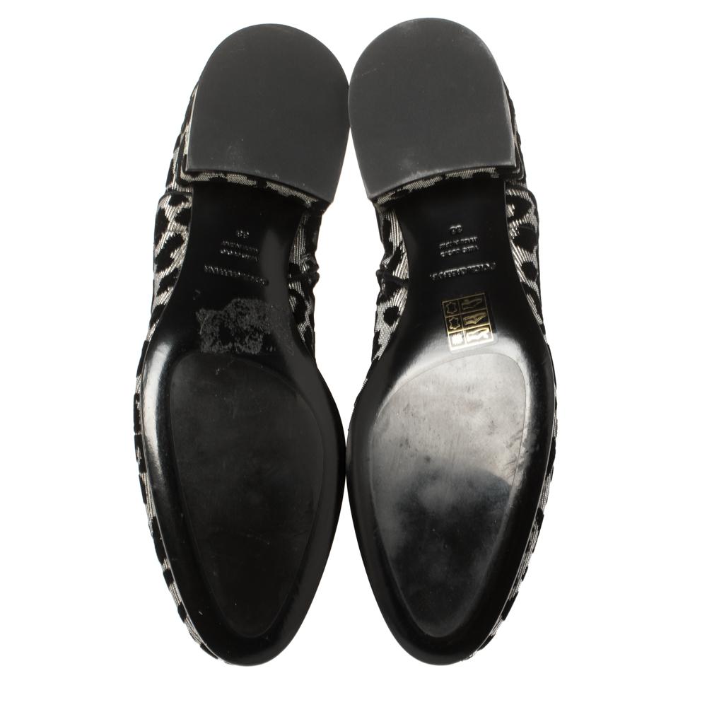 Dolce & Gabbana Gold/Silver Animal Print Lurex Fabric Boots Size 38 In Good Condition In Dubai, Al Qouz 2