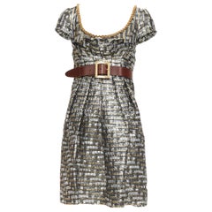 DOLCE GABBANA - Robe ceinturée en jacquard à carreaux argentés et dorés, ornée de chaînes IT38 XS