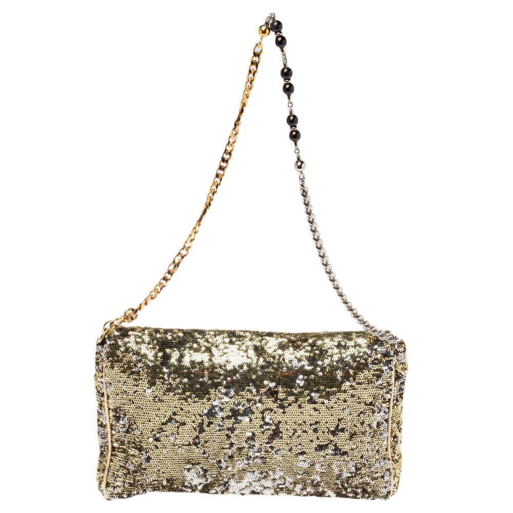 Dolce & Gabbana is known to design glamorous creations that deliver striking looks every time. Crafted from shiny sequins, this Miss Charles bag is an absolute beauty. It has a front flap with the logo that opens to a satin and leather interior