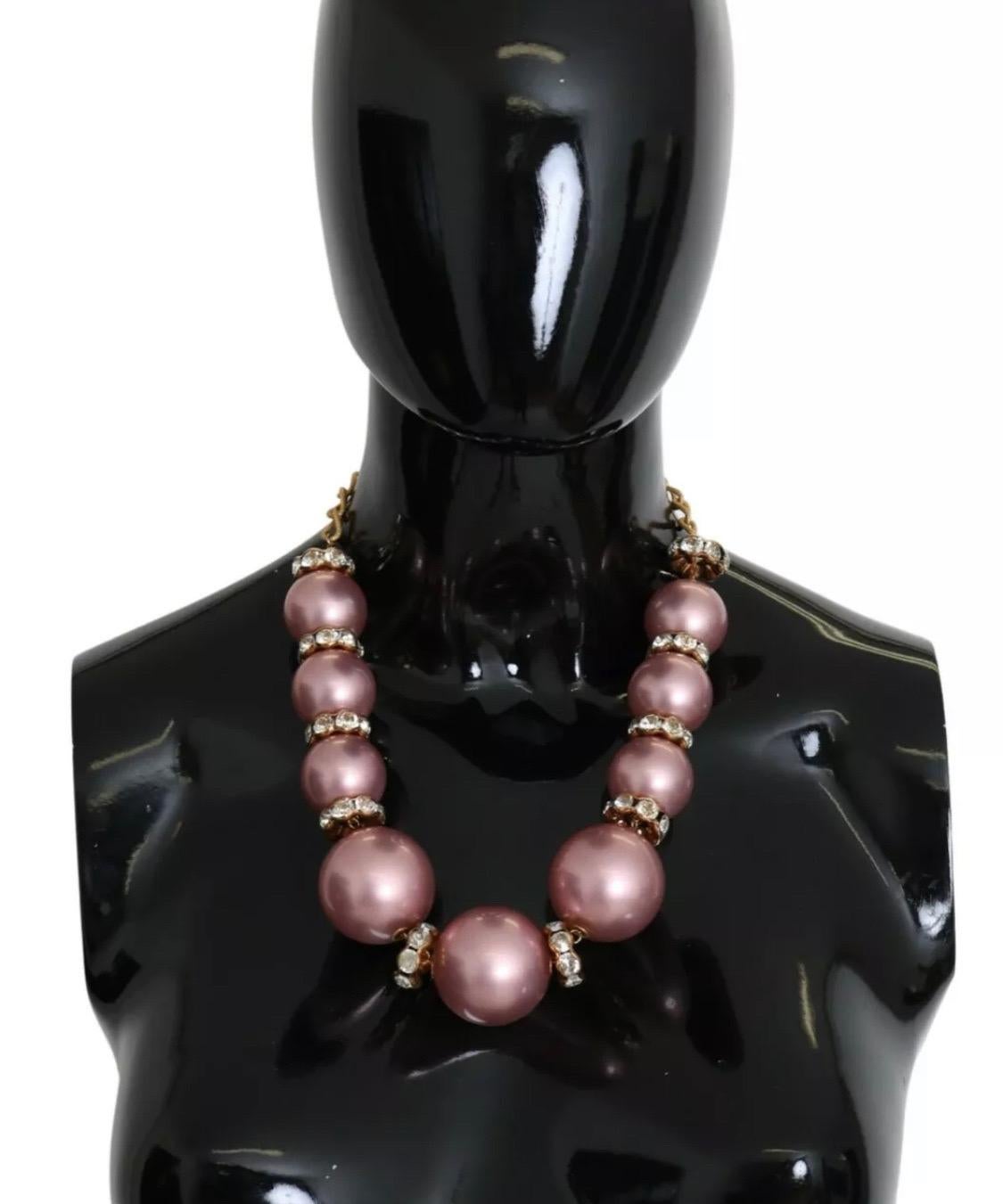 DOLCE & GABBANA
Gorgeous brand new with tags, 100% Authentic Dolce & Gabbana gold-tone necklace. Decorated with pink pearls of different sizes and golden inserts with white crystals.

Model: Charm necklace
Motive: Faux Pearls
Material: Brass,