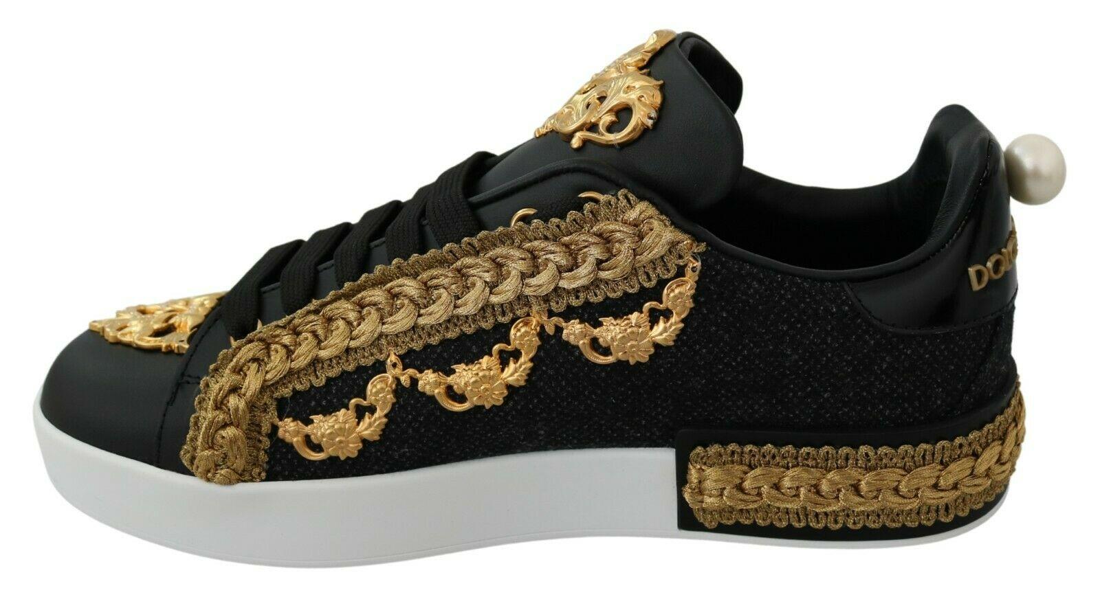Gorgeous, brand new with tags 100% Authentic Dolce & Gabbana sneakers.

Modell: Sneakers
Color: Gray and black and gold
Material: 40% WV Wool, 60% Leather
Sole: Rubber
Gold baroque detailing
Logo details
Made in Italy


Size: EU38 / UK 5.5 / US
