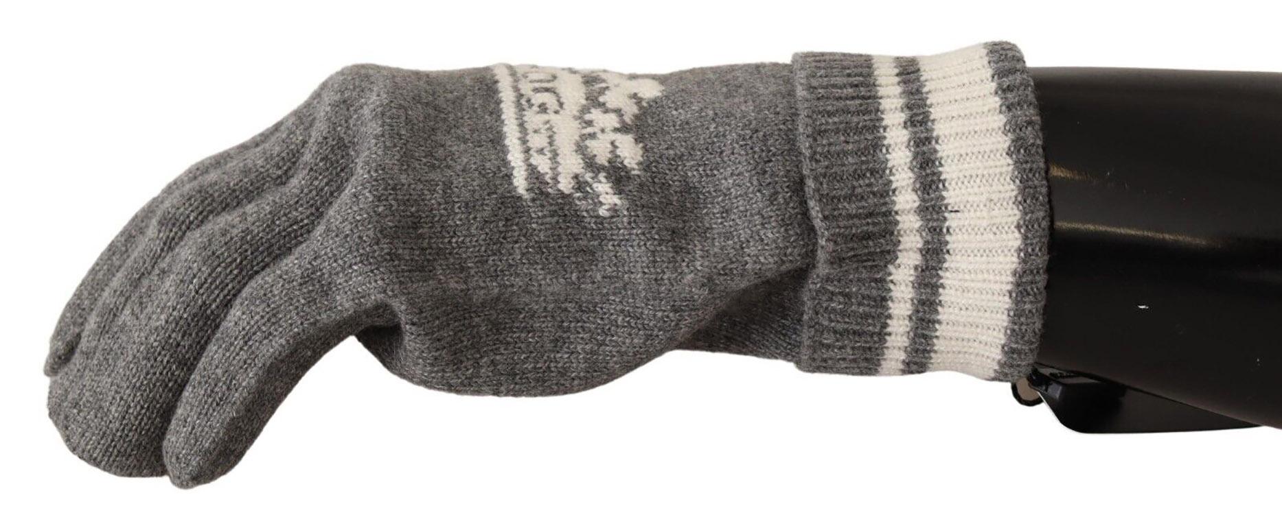 Dolce & Gabbana

Gorgeous brand new with tags, 100% Authentic Dolce & Gabbana gloves. Lightweight cashmere yarn was used to create gloves. The material based on the soft down of mountain goats is not prickly and perfectly retains heat. The Gray