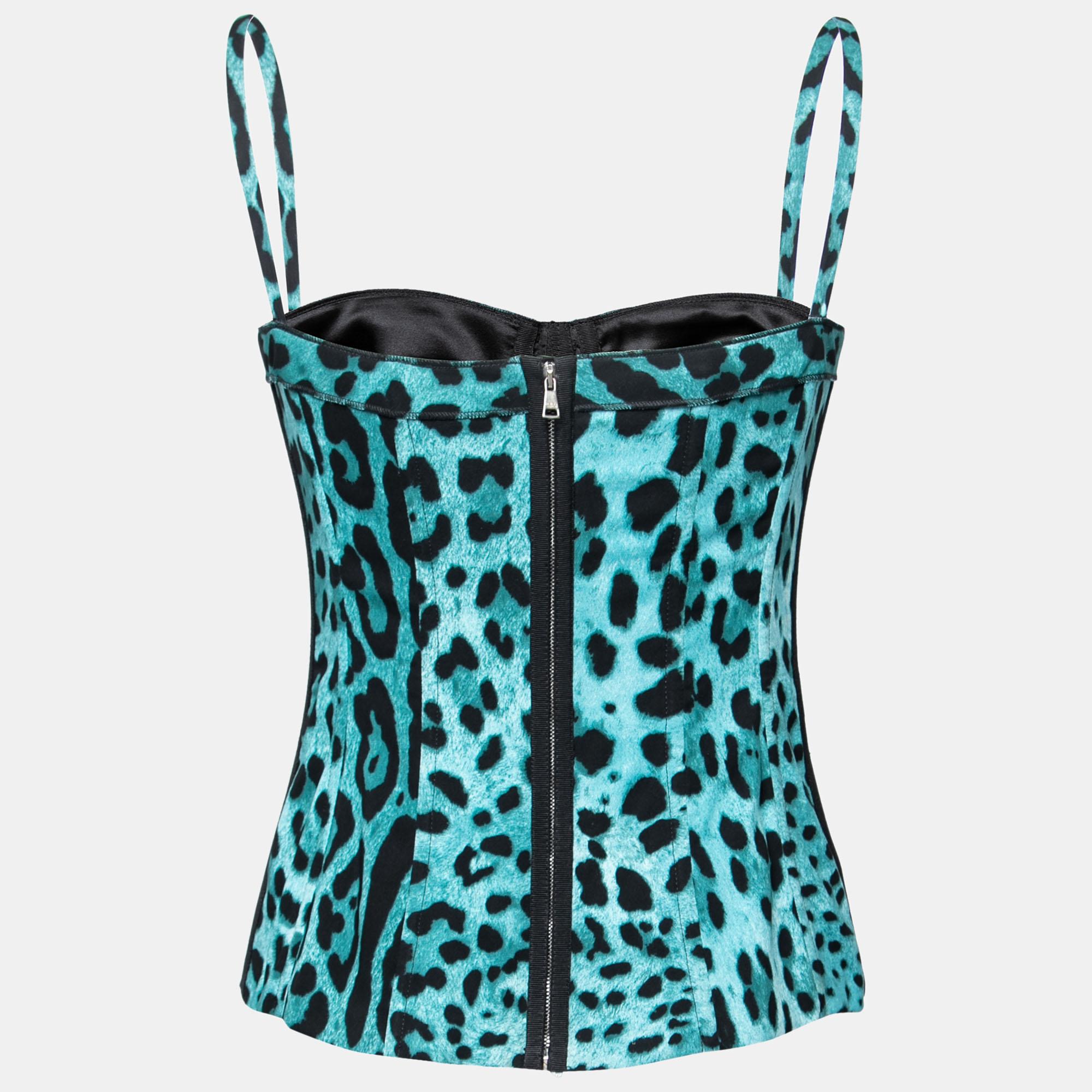 Gorgeous in appeal and chic, this corset top from the House of Dolce & Gabbana is worth owning. Tailored from green knit fabric, this animal-printed top flaunts slim shoulder straps with a zipper at the back. Bring it home today!

