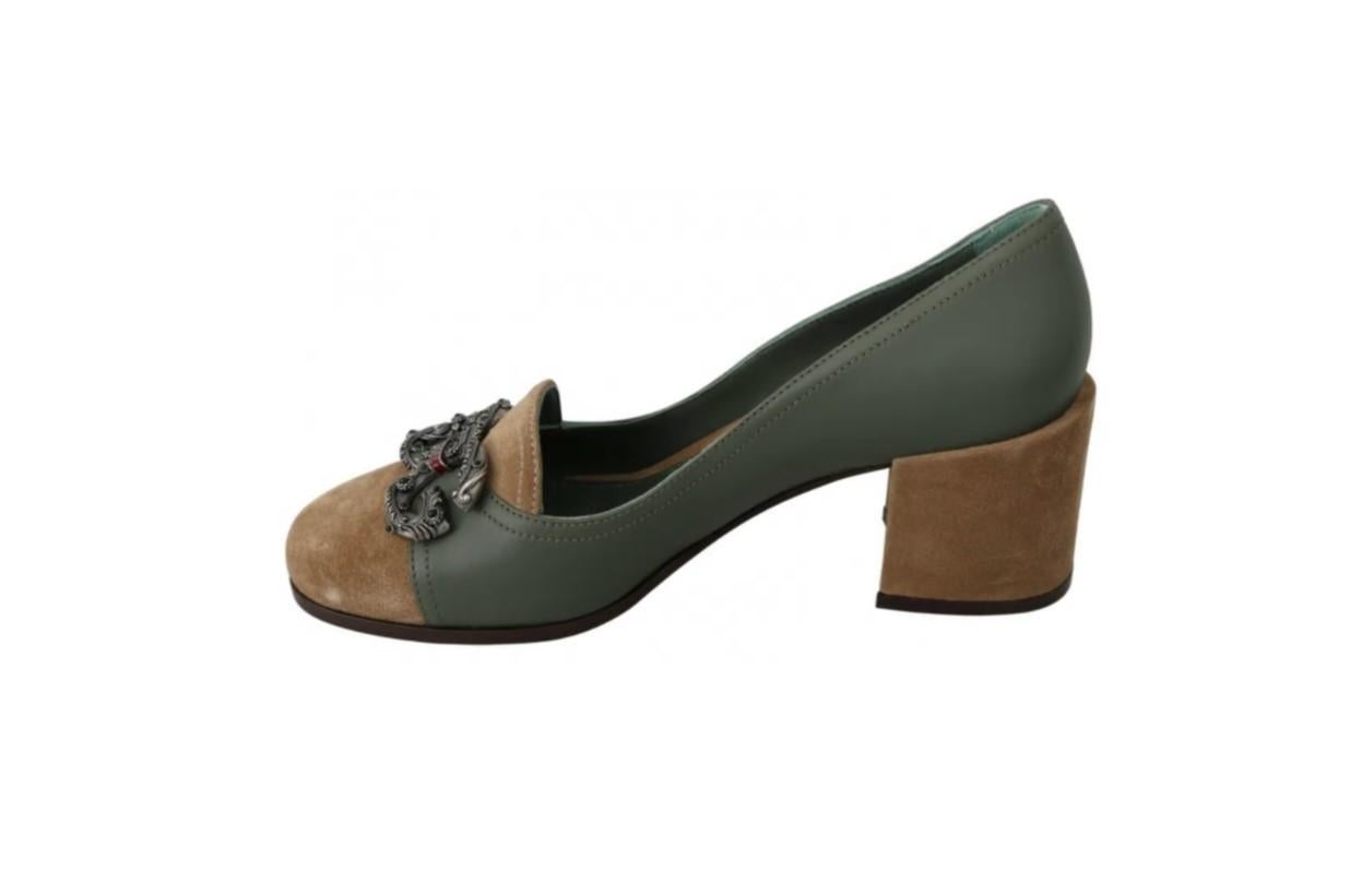  Gorgeous brand new with tags, 100% Authentic Dolce & Gabbana Heels Pumps.




Model: AMORE Heels Pumps

Material: Leather
Color: Green and beige

Leather sole
Logo details
Made in Italy




Size: EU39 / UK6.5 / US8.5




Dolce & Gabbana box, tags