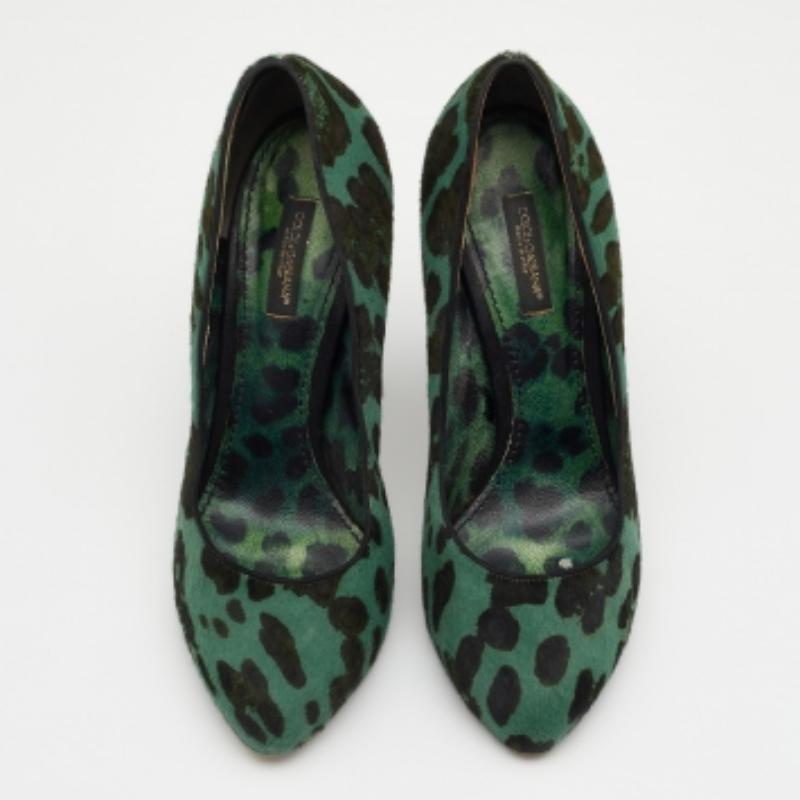 Dolce & Gabbana Green/Black Leopard Print Calf Hair Platform Pumps Size 37 In Good Condition For Sale In Dubai, Al Qouz 2