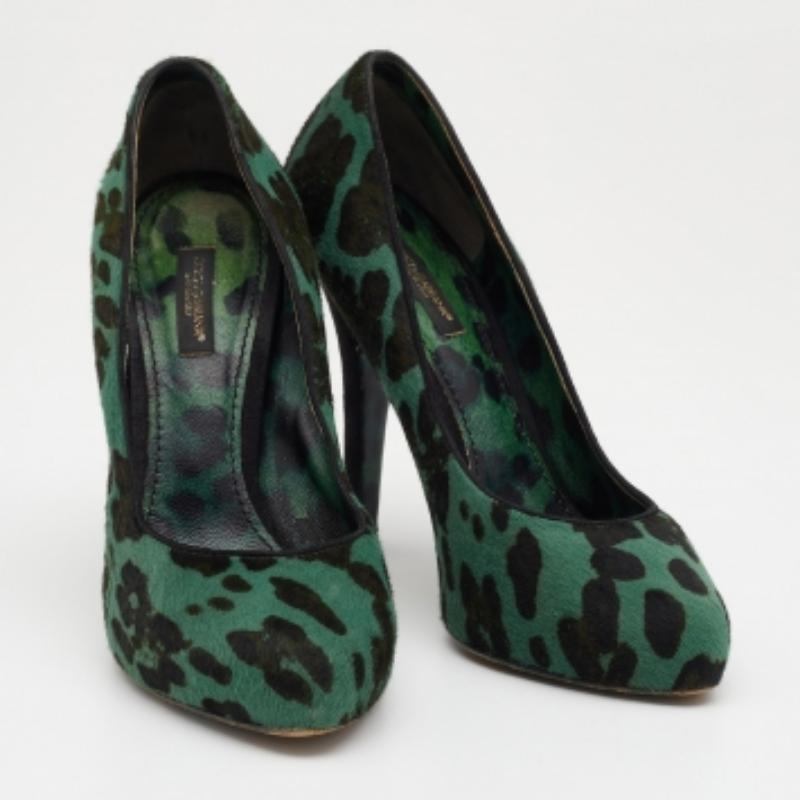 Women's Dolce & Gabbana Green/Black Leopard Print Calf Hair Platform Pumps Size 37 For Sale