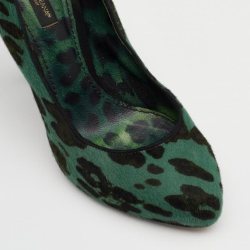 Dolce & Gabbana Green/Black Leopard Print Calf Hair Platform Pumps Size 37 For Sale 1