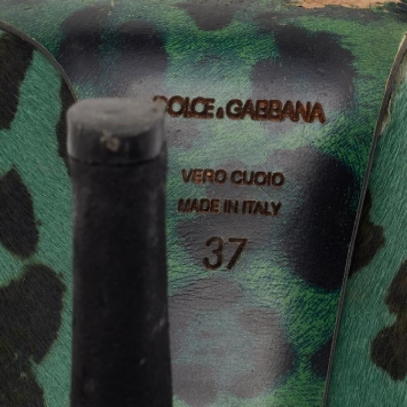 Dolce & Gabbana Green/Black Leopard Print Calf Hair Platform Pumps Size 37 For Sale 4
