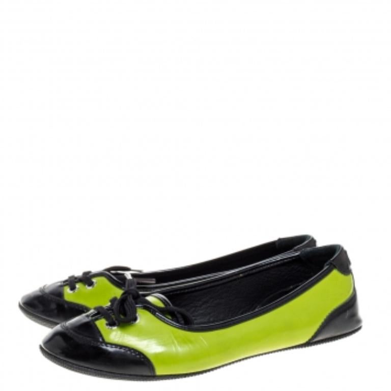 Dolce & Gabbana Green/Black Patent Leather Lace Detail Ballet Flats Size 35 For Sale 2