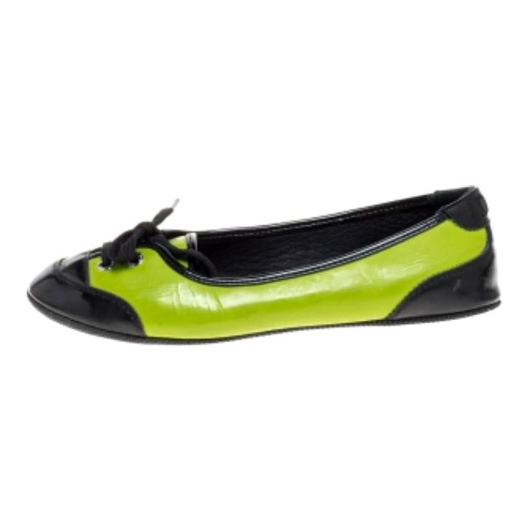 Dolce & Gabbana Grün/Schwarze Ballettschuhe aus Lackleder mit Spitzendetails aus Lackleder Größe 35