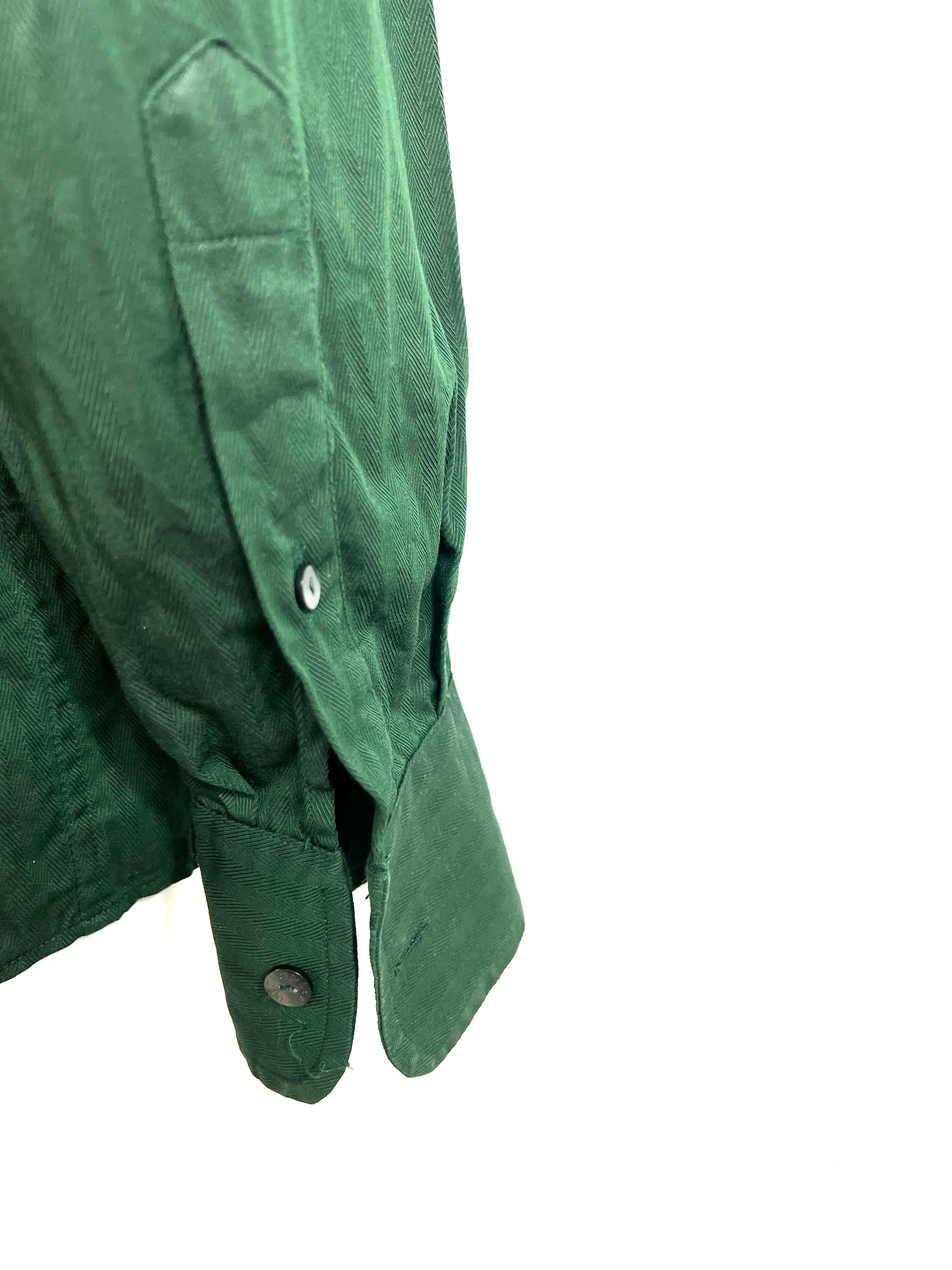 Dolce & Gabbana Green Button Down Shirt, Size 18/ 44 In Excellent Condition For Sale In Beverly Hills, CA