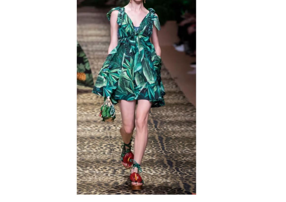 Iconic Dolce & Gabbana’s green dress evokes the ‘Sicilian Jungle’ mood of the SS20 runway, where it was first seen. A balmy leaf-print envelops the cotton-poplin silhouette which is shaped with a V-neck and fastens with gathered ties then falls to a