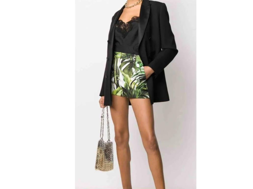 Dolce & Gabbana Tropical Green leaf print cotton shorts 
Size 38IT UK6, would fit to XS. 
100% cotton 
Brand new with original tags. 
Please check my other DG clothing & accessories! 