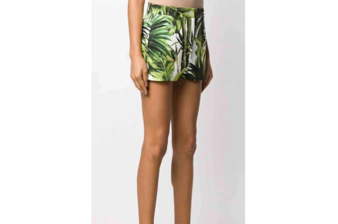 Gray Dolce & Gabbana Green Cotton Tropical Leaf Jungle Print Cotton Shorts DG Tags For Sale