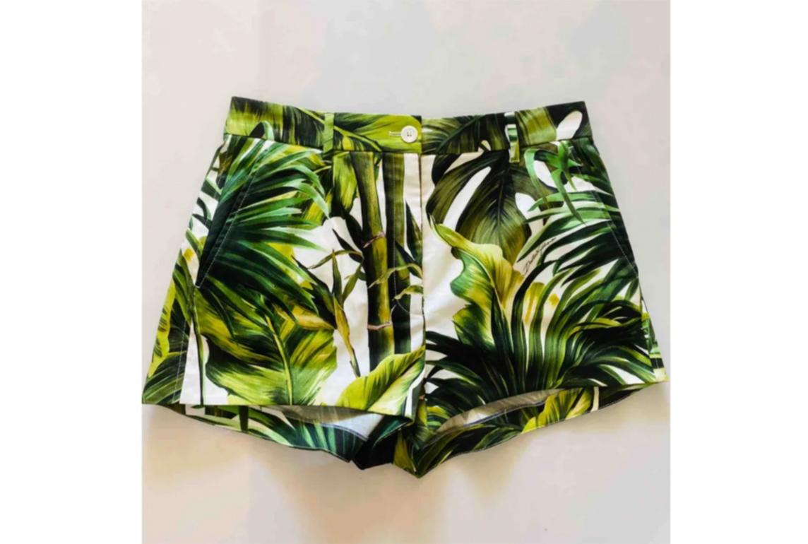 Dolce & Gabbana Green Cotton Tropical Leaf Jungle Print Cotton Shorts DG Tags In New Condition For Sale In WELWYN, GB