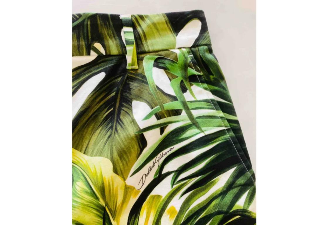 Women's Dolce & Gabbana Green Cotton Tropical Leaf Jungle Print Cotton Shorts DG Tags For Sale