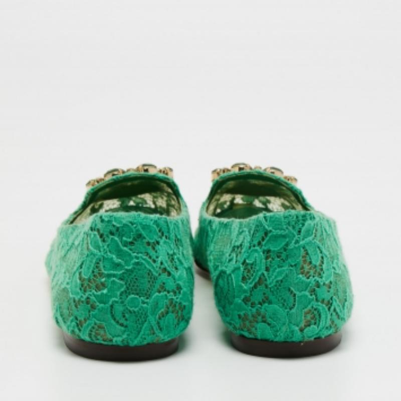 Dolce & Gabbana Grüne Taormina-Ballerinas aus Spitze mit Kristallverzierung in Taormina Größe 40 im Zustand „Gut“ im Angebot in Dubai, Al Qouz 2