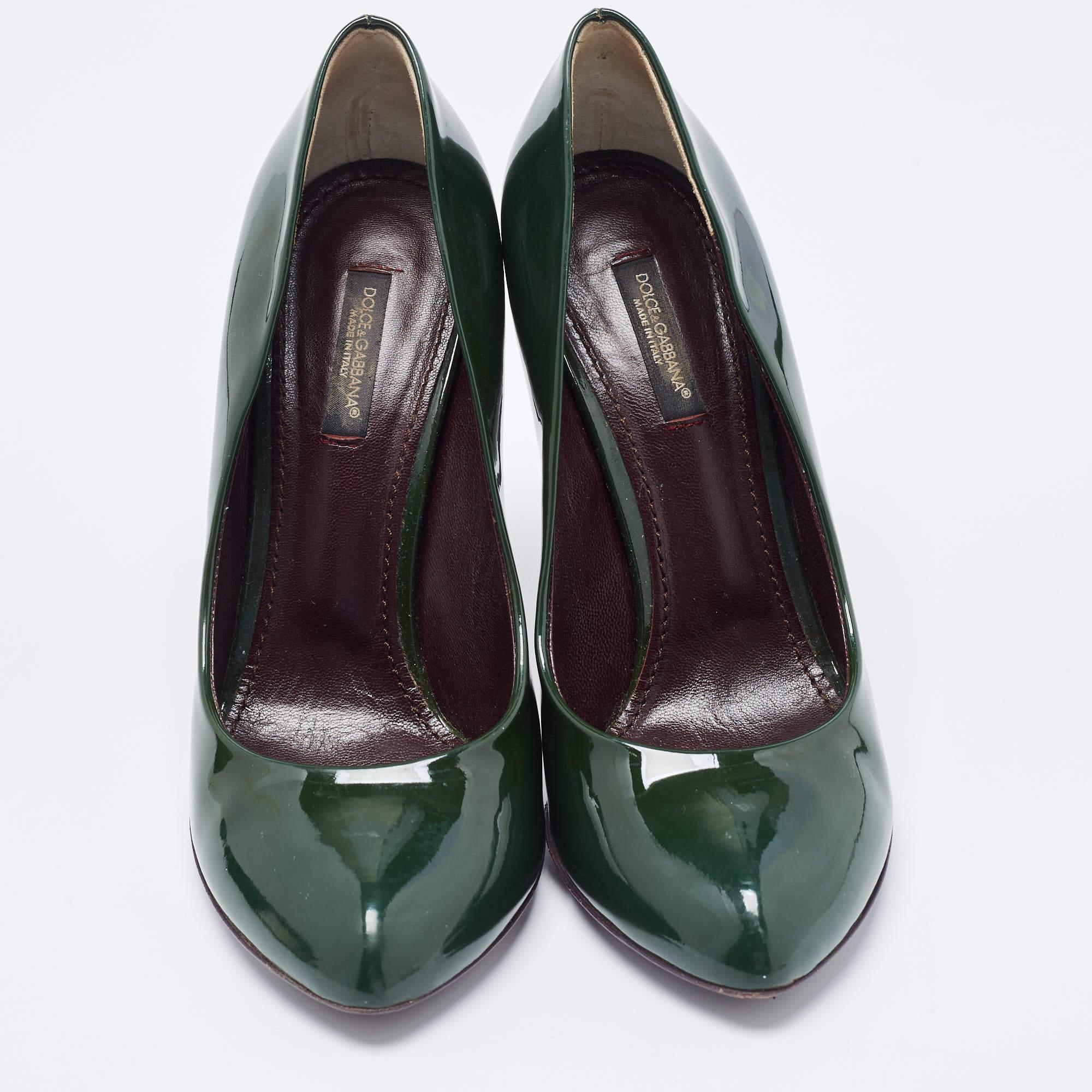 Dolce & Gabbana Green Patent Leather Almond Toe Pumps Size 37.5 In Good Condition For Sale In Dubai, Al Qouz 2