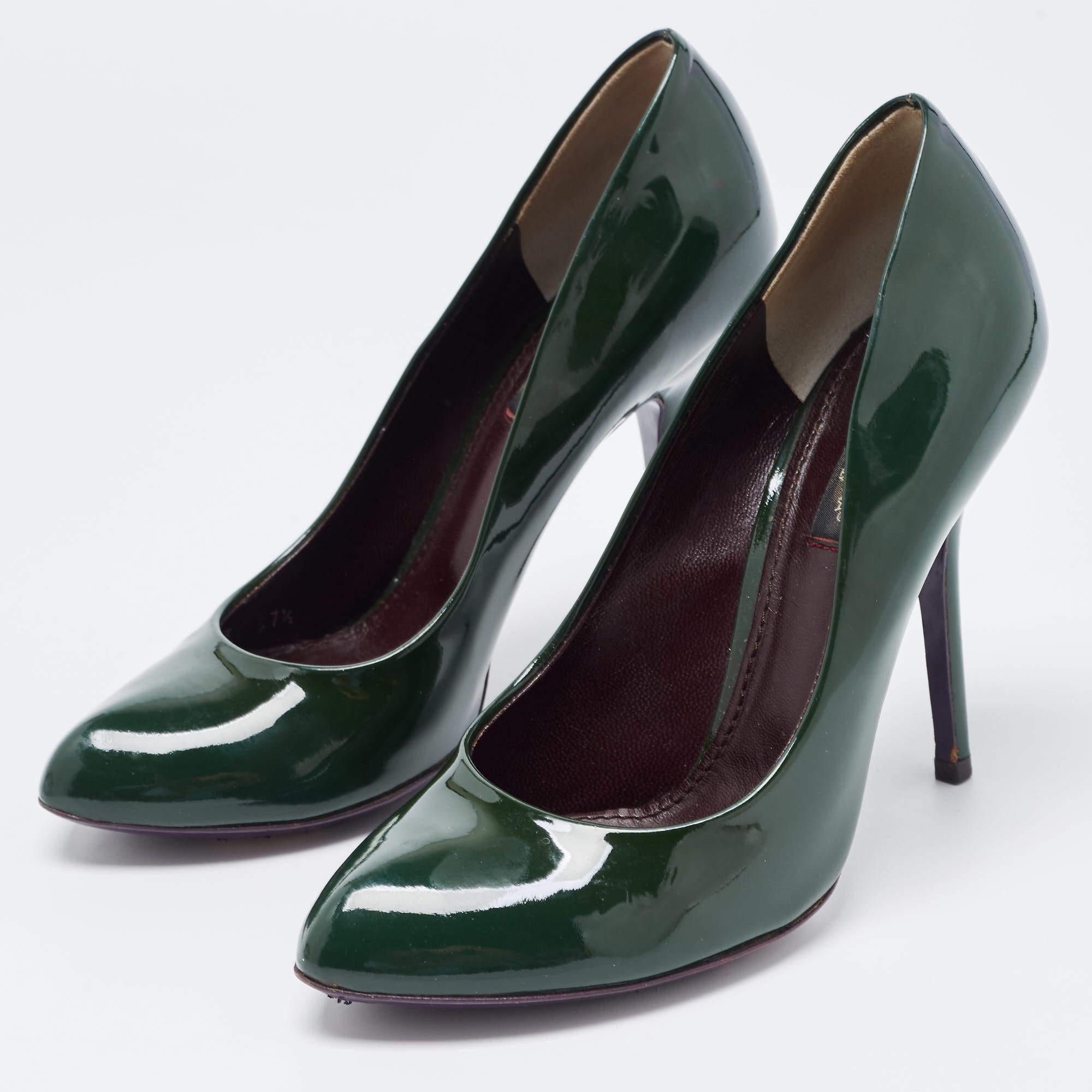 Women's Dolce & Gabbana Green Patent Leather Almond Toe Pumps Size 37.5 For Sale