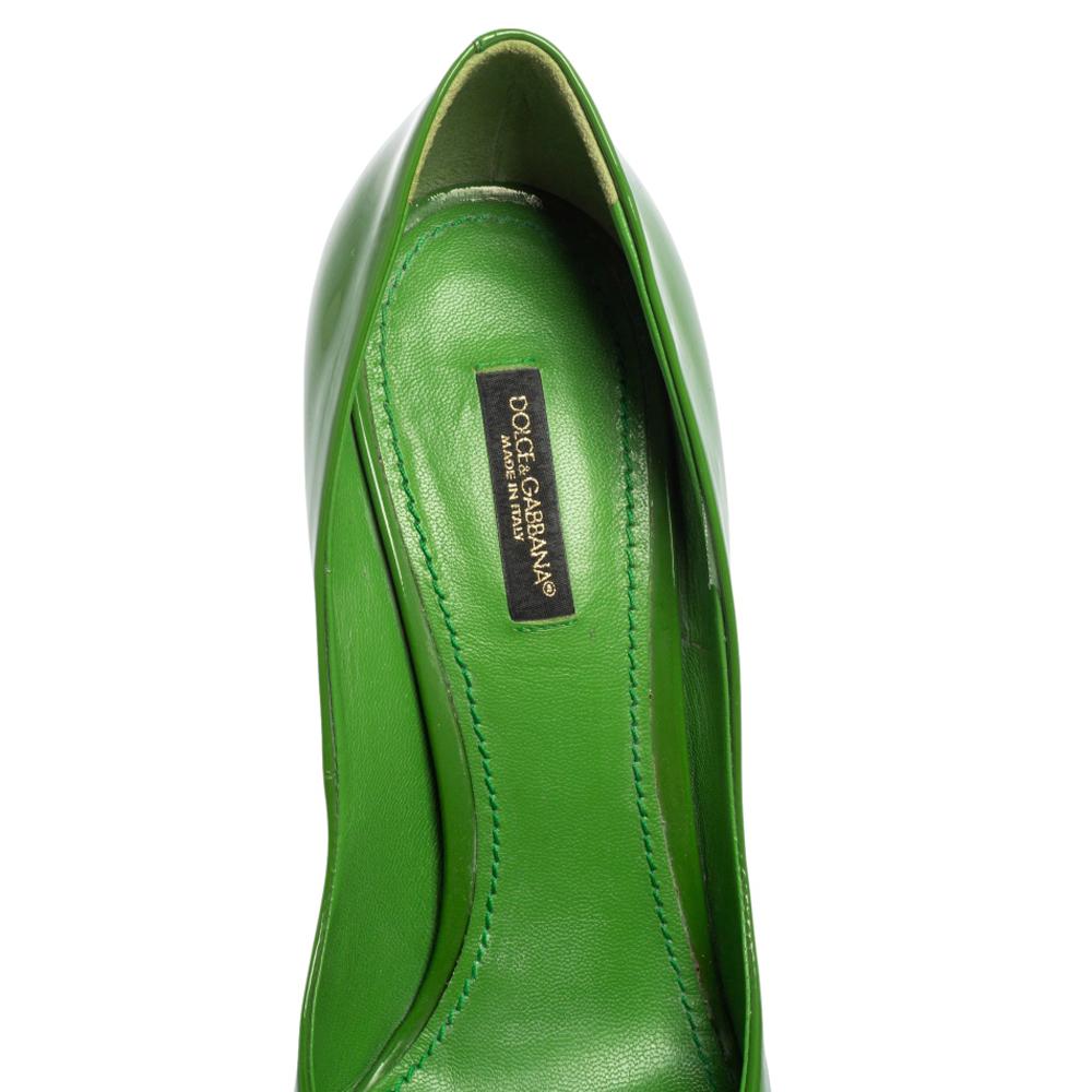Dolce & Gabbana Green Patent Leather Crystal Embellished Pumps Size 39.5 In Good Condition In Dubai, Al Qouz 2