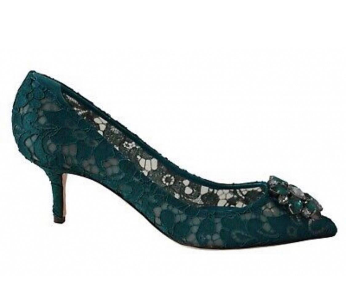  DOLCE & GABBANA
Gorgeous brand new with tags, 100%
Authentic Dolce & Gabbana PUMP lace
shoes with jewel detail on the top.
Model: Pumps
Collection: Rainbow collection
Taormina lace
Color: Green
Crystals: Green and gray
Material: 30% Cotton, 4% PA,